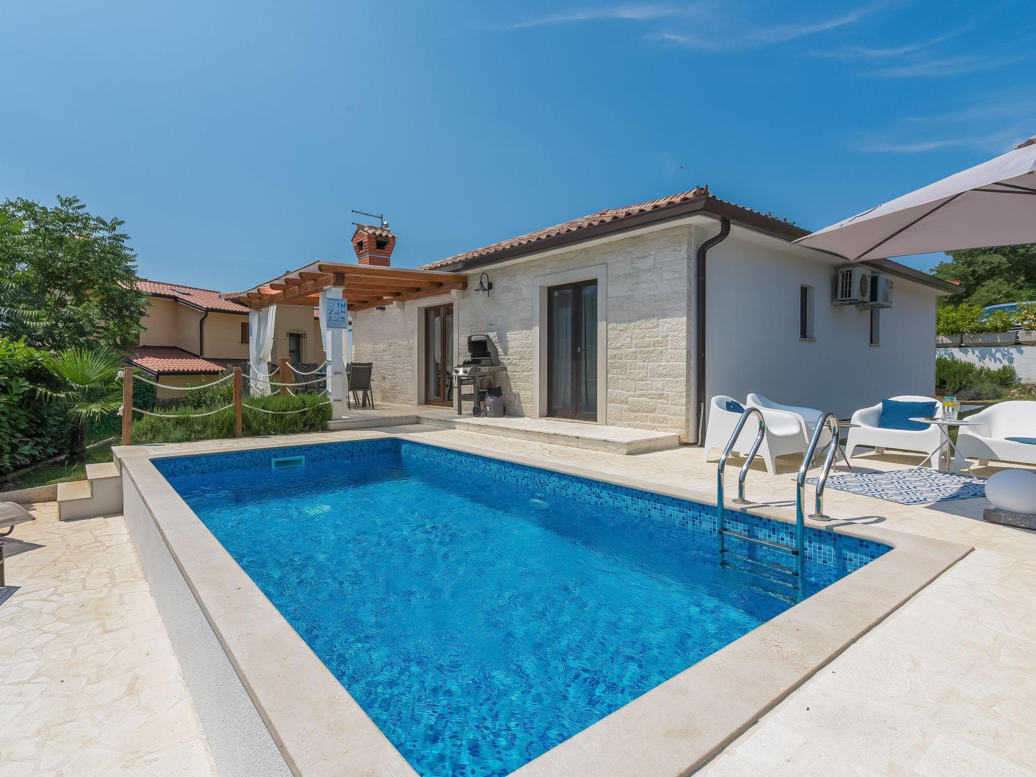 Foto 20 - Casa de 3 habitaciones en Brtonigla con piscina privada y vistas al mar