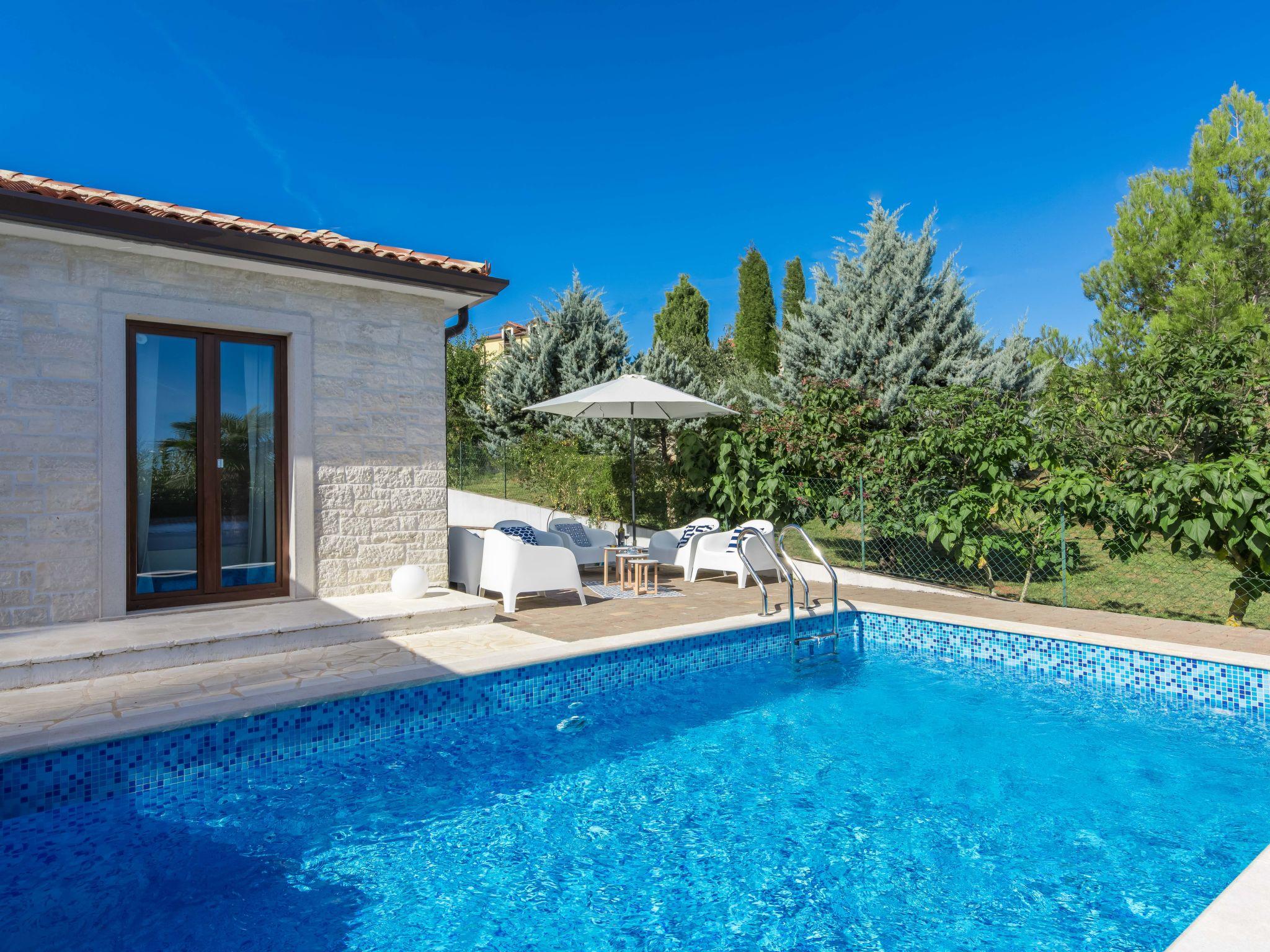 Photo 37 - Maison de 3 chambres à Brtonigla avec piscine privée et vues à la mer