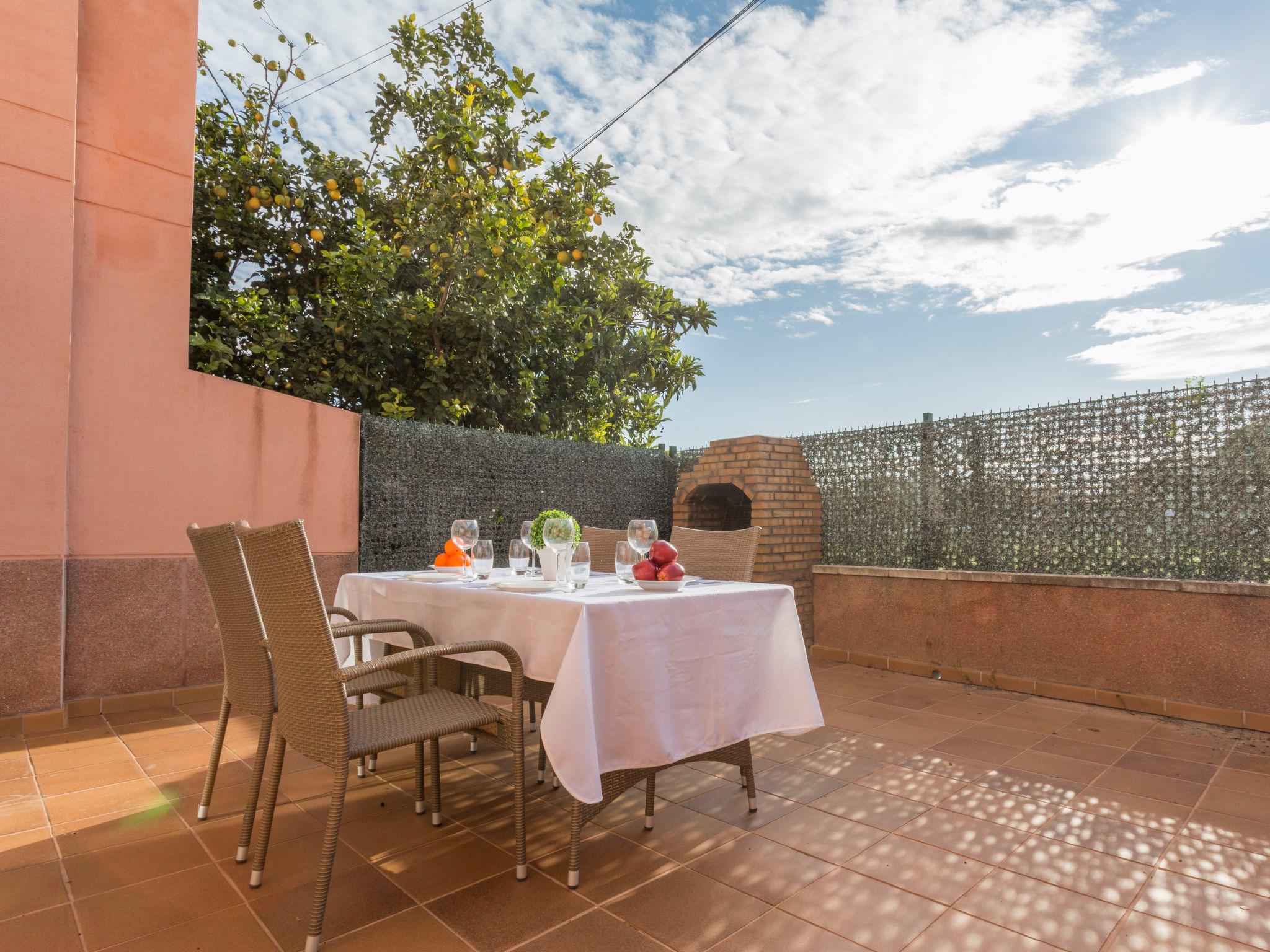 Foto 1 - Casa de 3 habitaciones en Castelló d'Empúries con jardín y vistas al mar