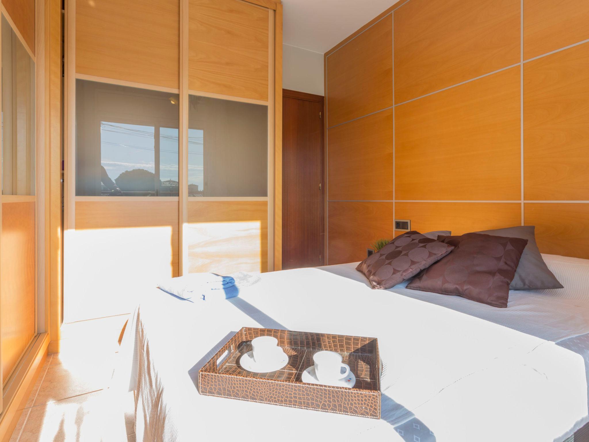 Foto 4 - Casa con 3 camere da letto a Castelló d'Empúries con giardino e vista mare