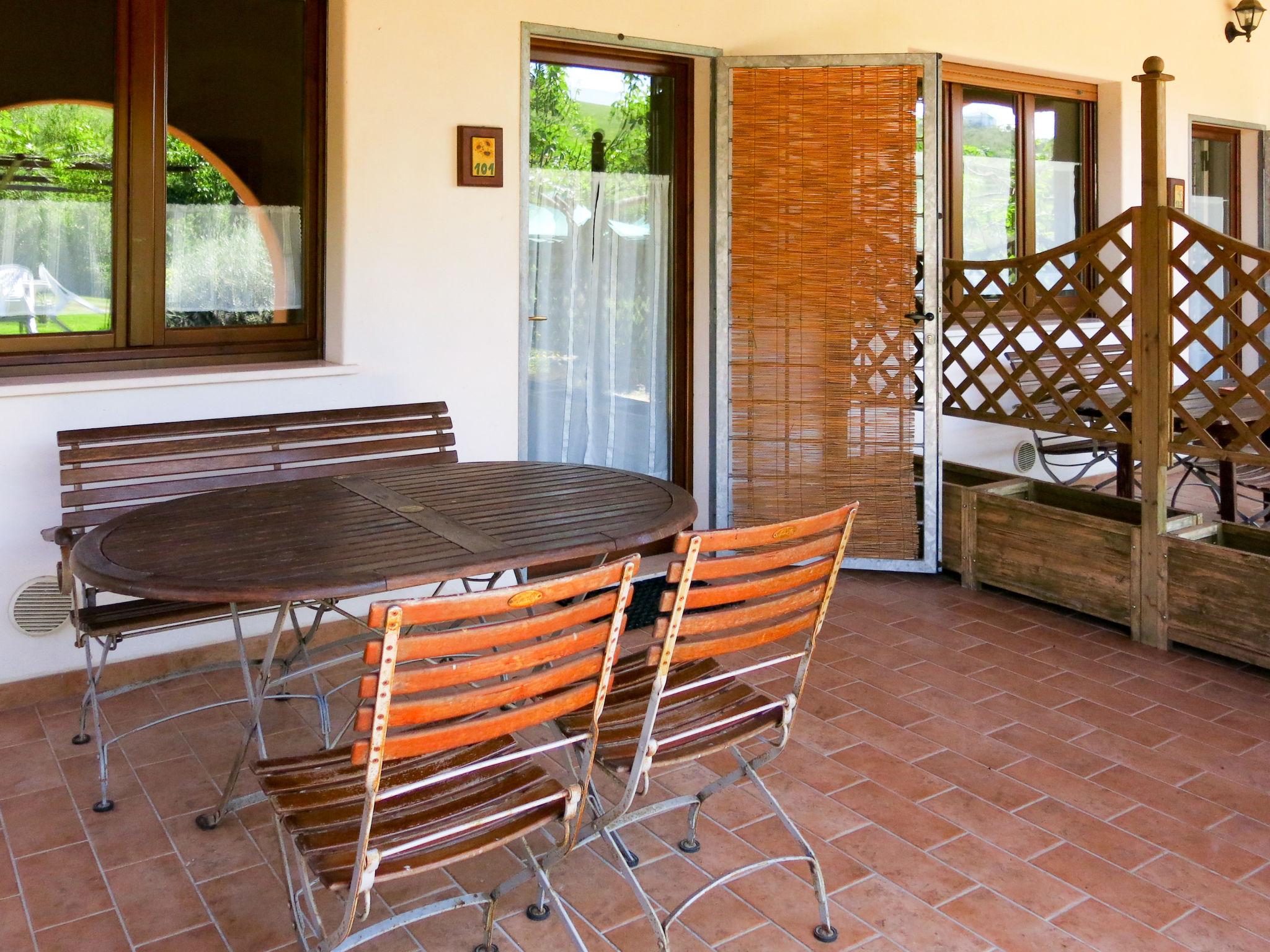 Photo 11 - 1 bedroom Apartment in Collecorvino with swimming pool and garden