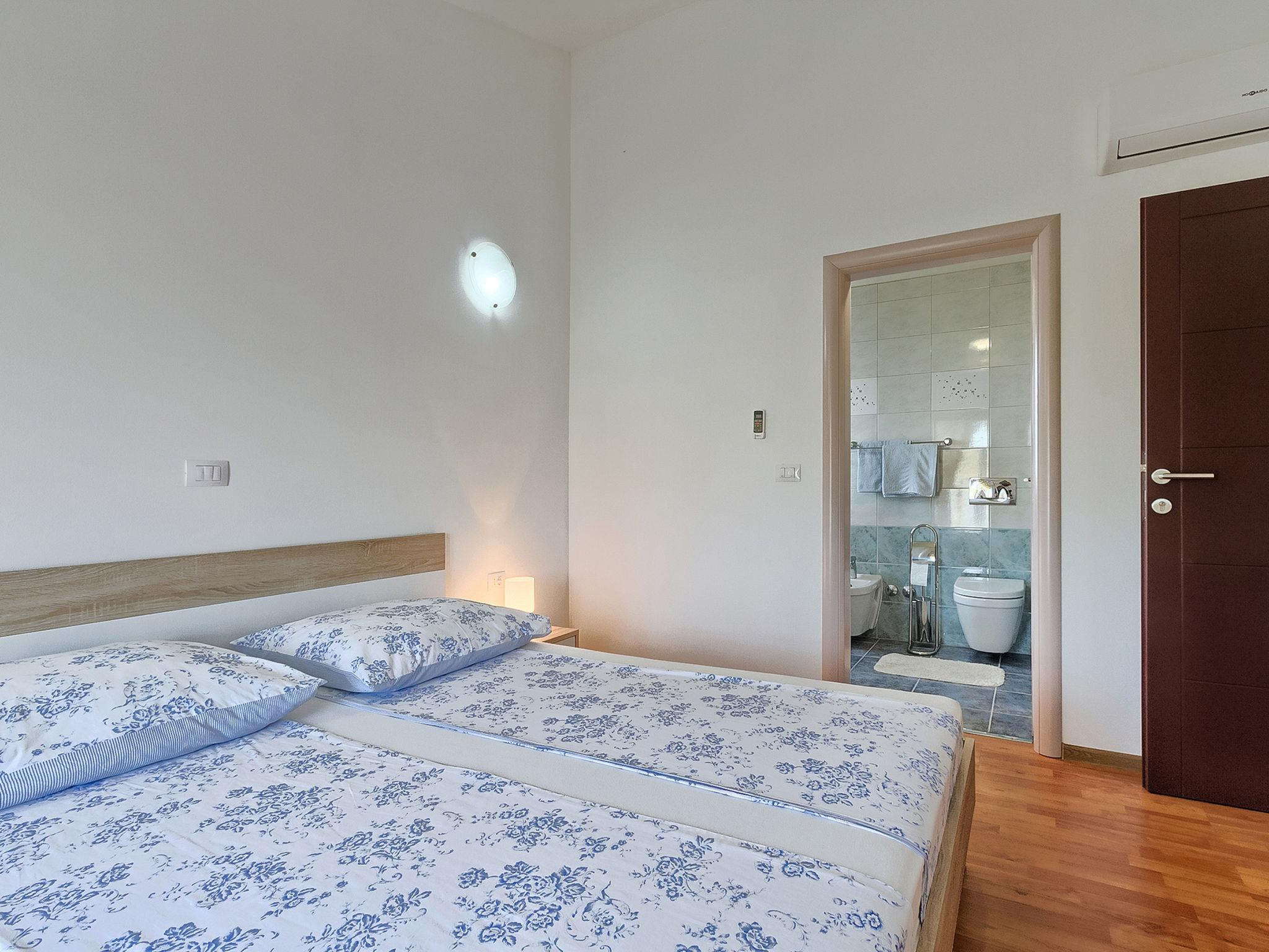 Foto 21 - Casa con 4 camere da letto a Vodnjan con piscina privata e vista mare
