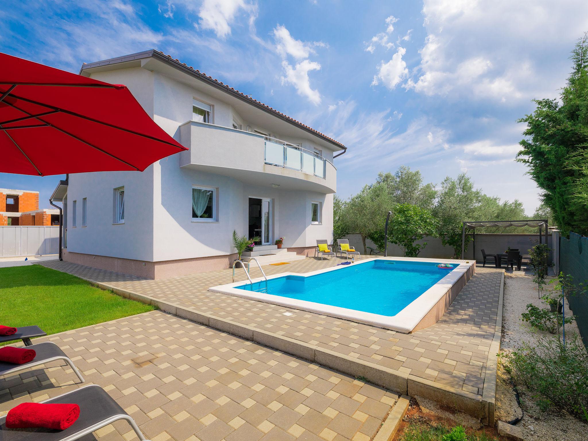 Foto 23 - Casa con 4 camere da letto a Vodnjan con piscina privata e vista mare