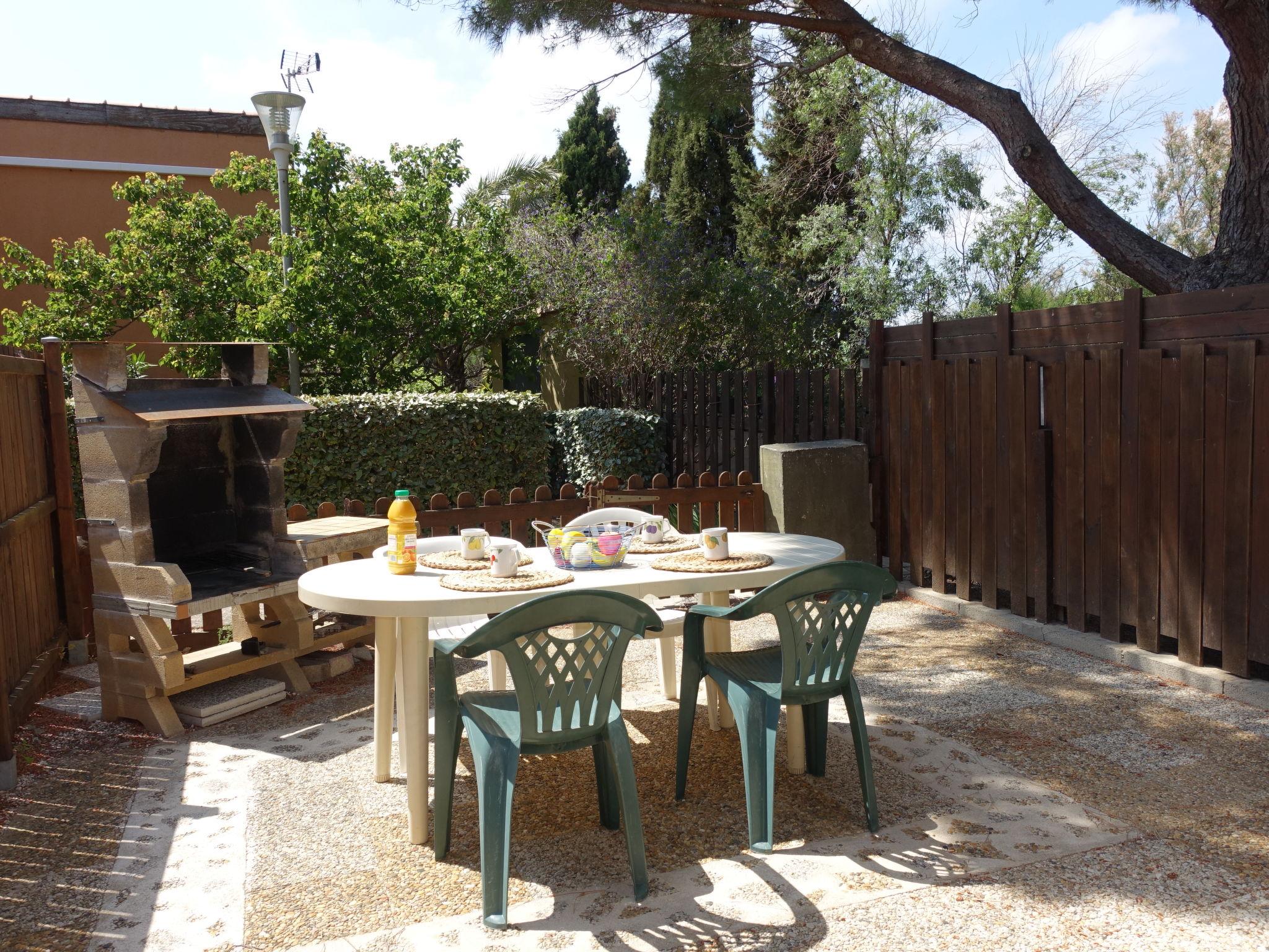 Photo 2 - Maison de 1 chambre à Gruissan avec piscine et vues à la mer