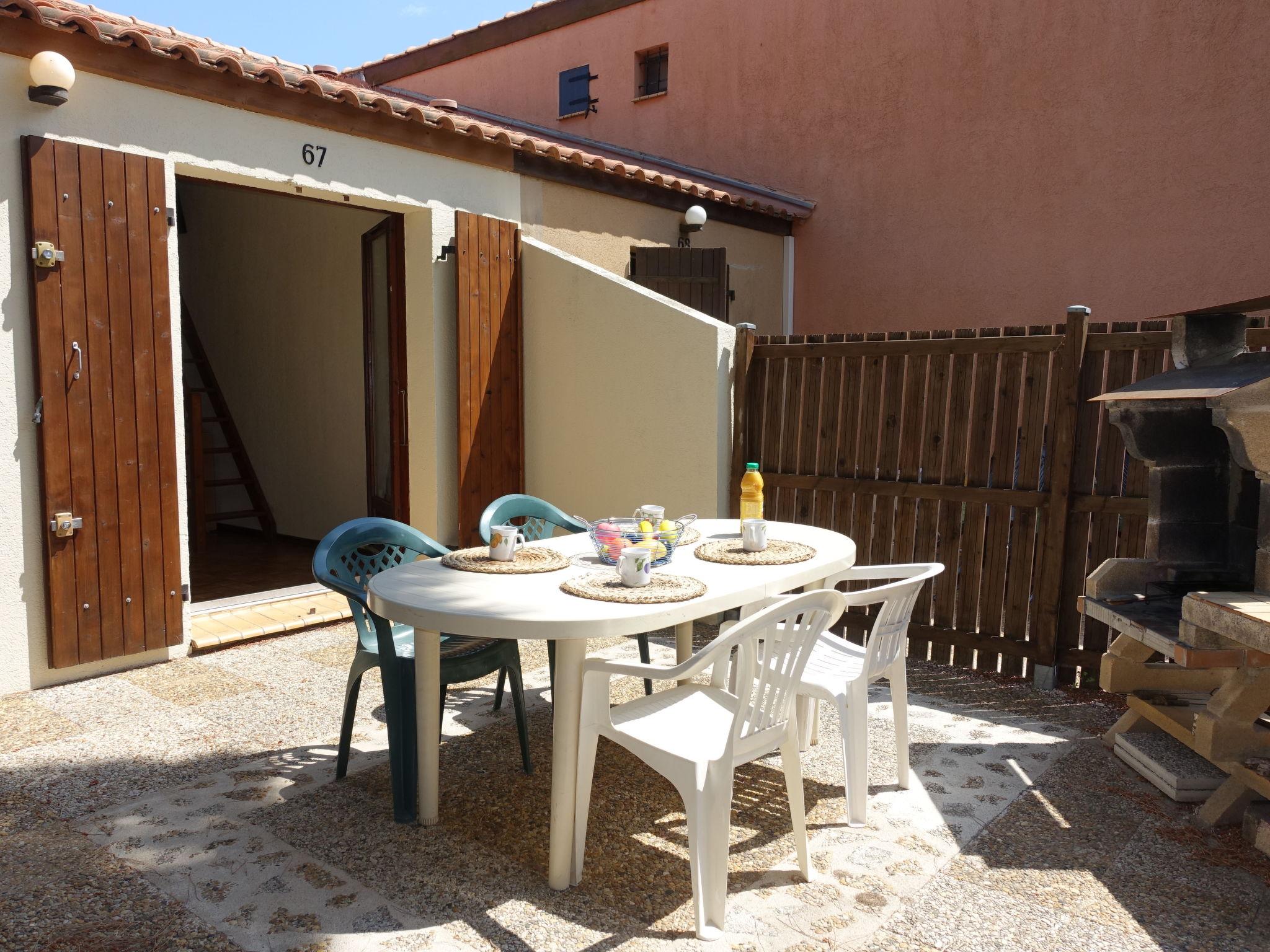 Photo 12 - Maison de 1 chambre à Gruissan avec piscine et jardin