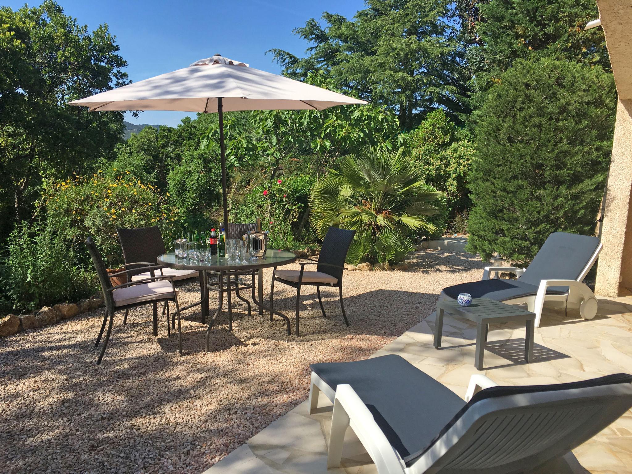 Foto 1 - Appartamento con 2 camere da letto a Saint-Raphaël con terrazza e vista mare