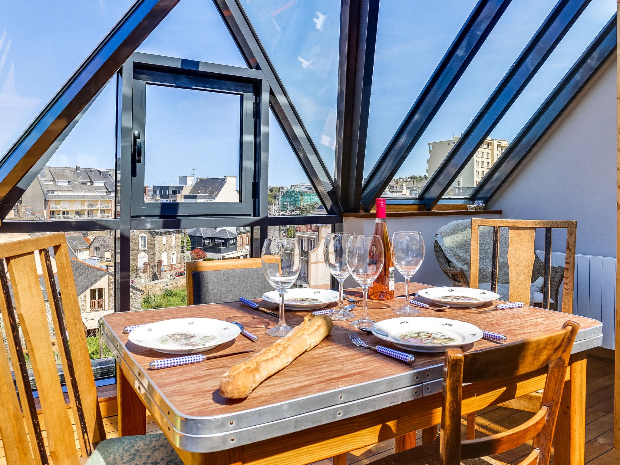 Photo 3 - Appartement de 1 chambre à Dinard avec terrasse et vues à la mer