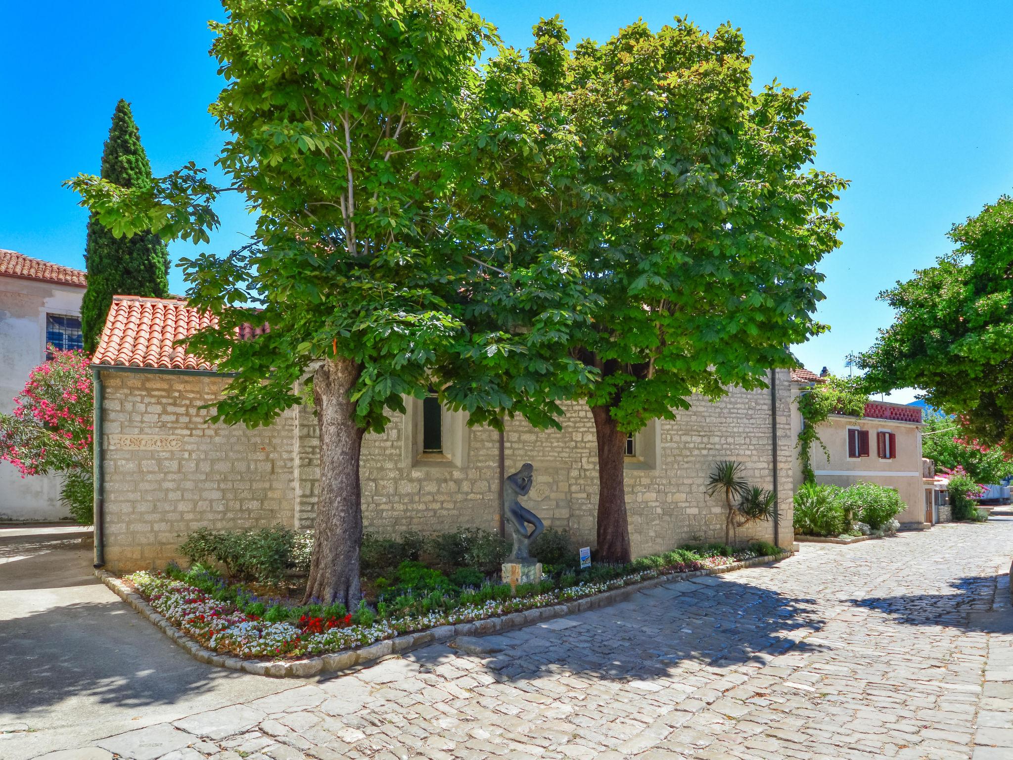 Foto 23 - Casa de 2 quartos em Mali Lošinj com jardim e terraço