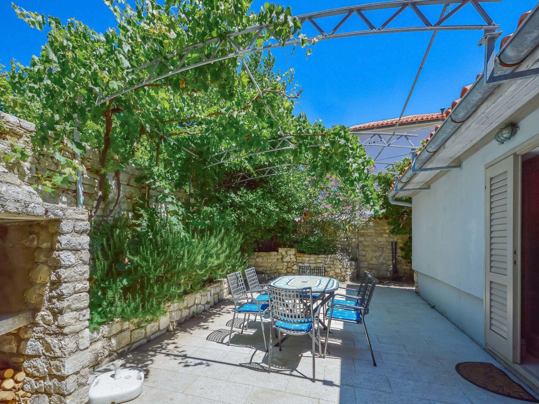 Photo 1 - Maison de 2 chambres à Mali Lošinj avec jardin et terrasse