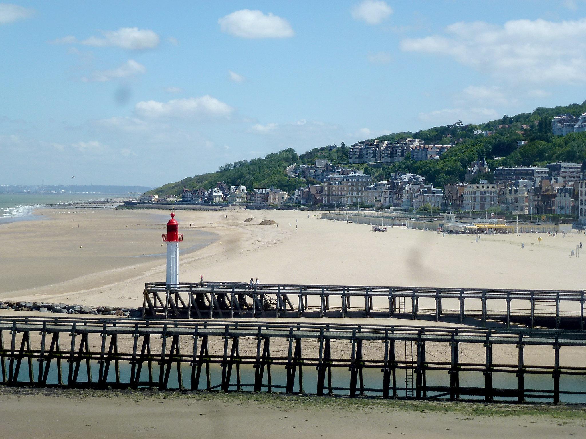 Photo 13 - Apartment in Deauville with sea view