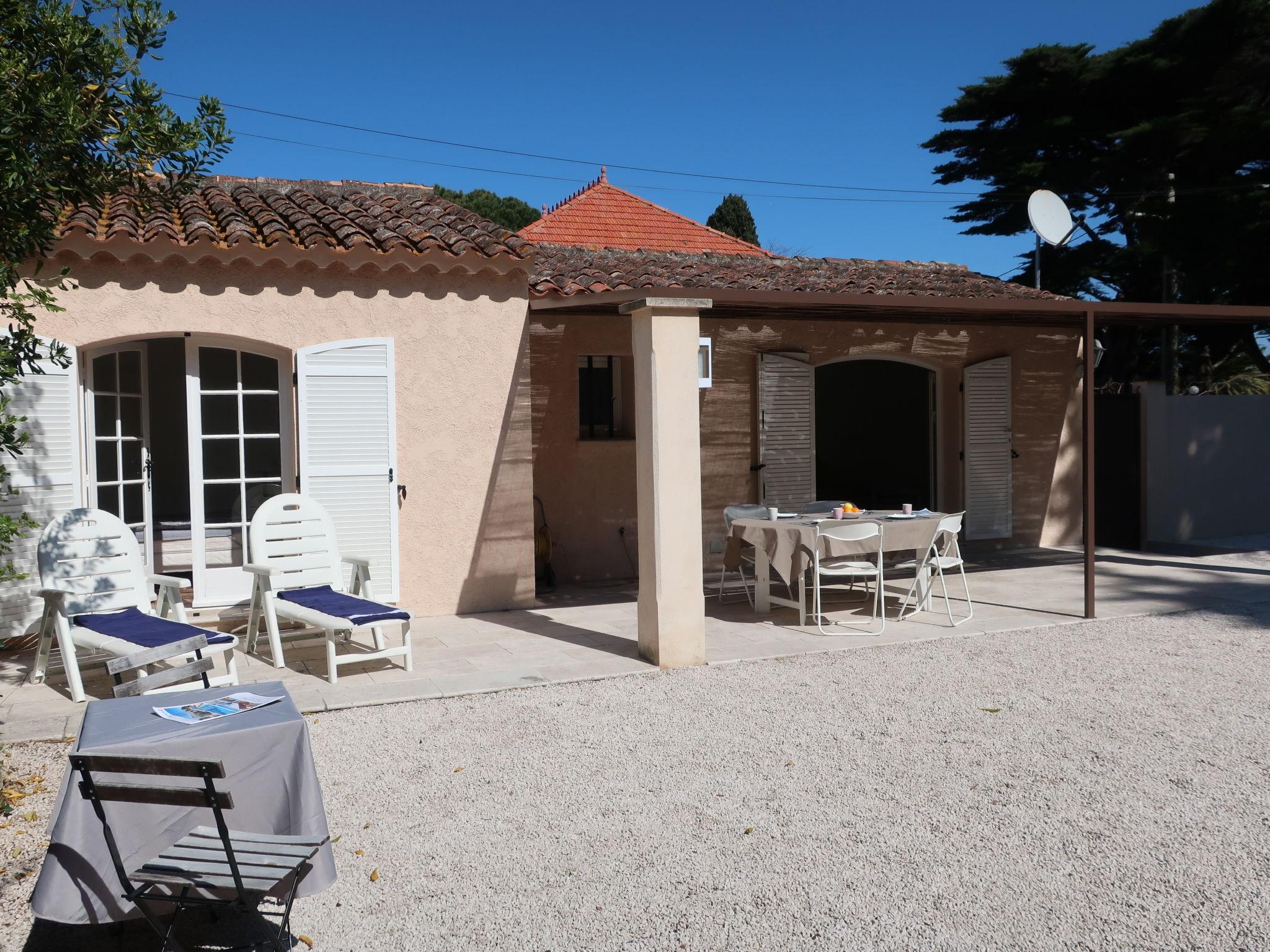 Foto 1 - Casa de 1 habitación en Saint-Tropez con jardín y vistas al mar