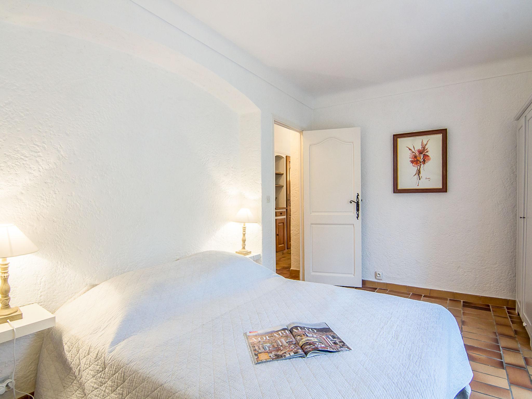 Foto 11 - Casa de 1 habitación en Saint-Tropez con jardín y vistas al mar