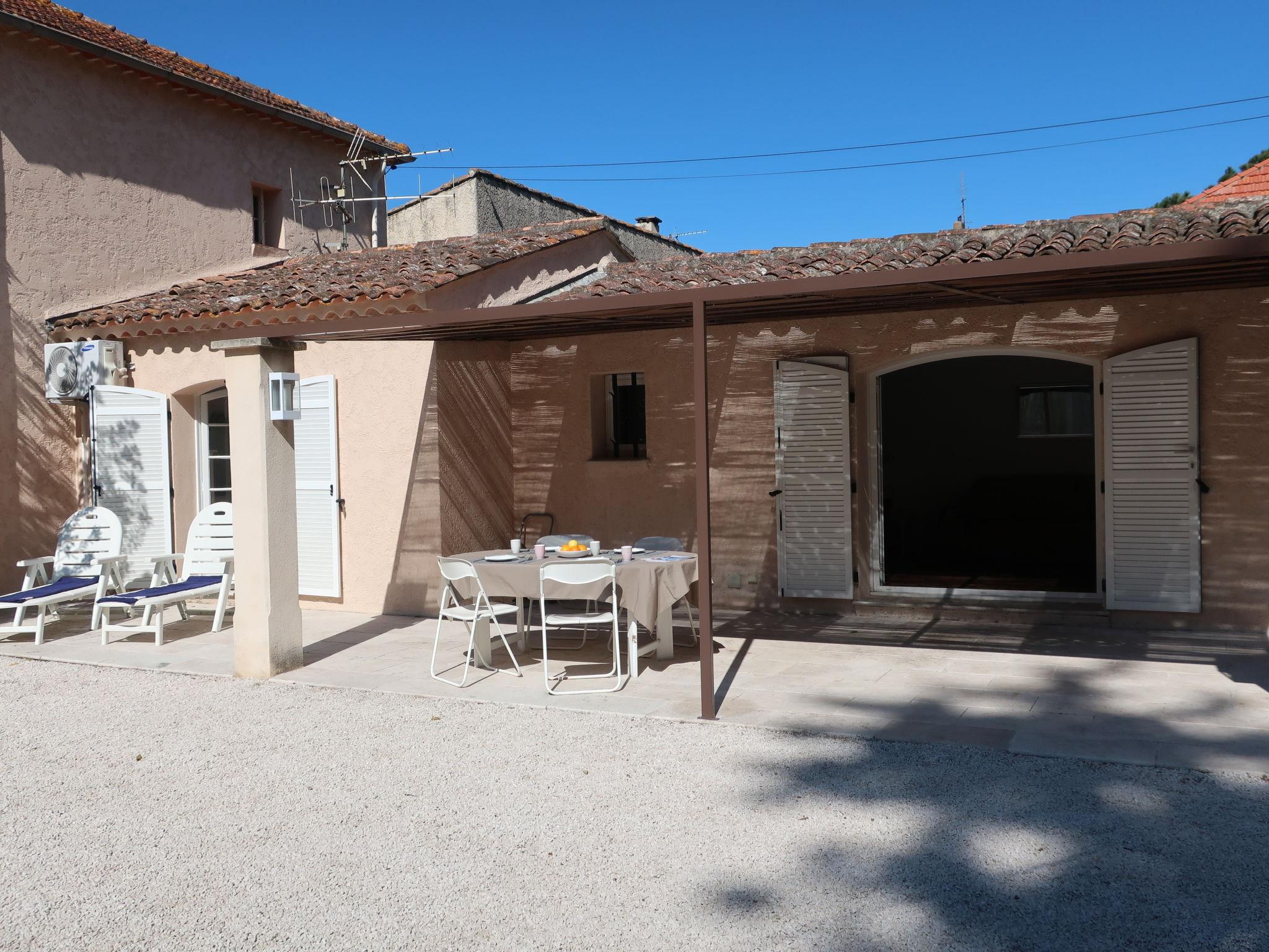 Photo 16 - Maison de 1 chambre à Saint-Tropez avec jardin et vues à la mer