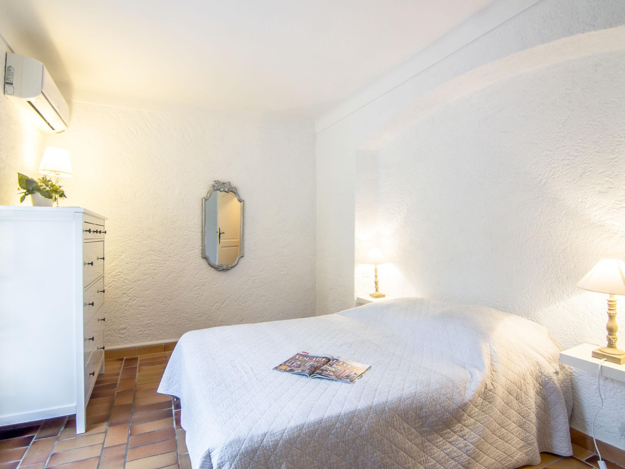 Foto 10 - Haus mit 1 Schlafzimmer in Saint-Tropez mit garten und blick aufs meer