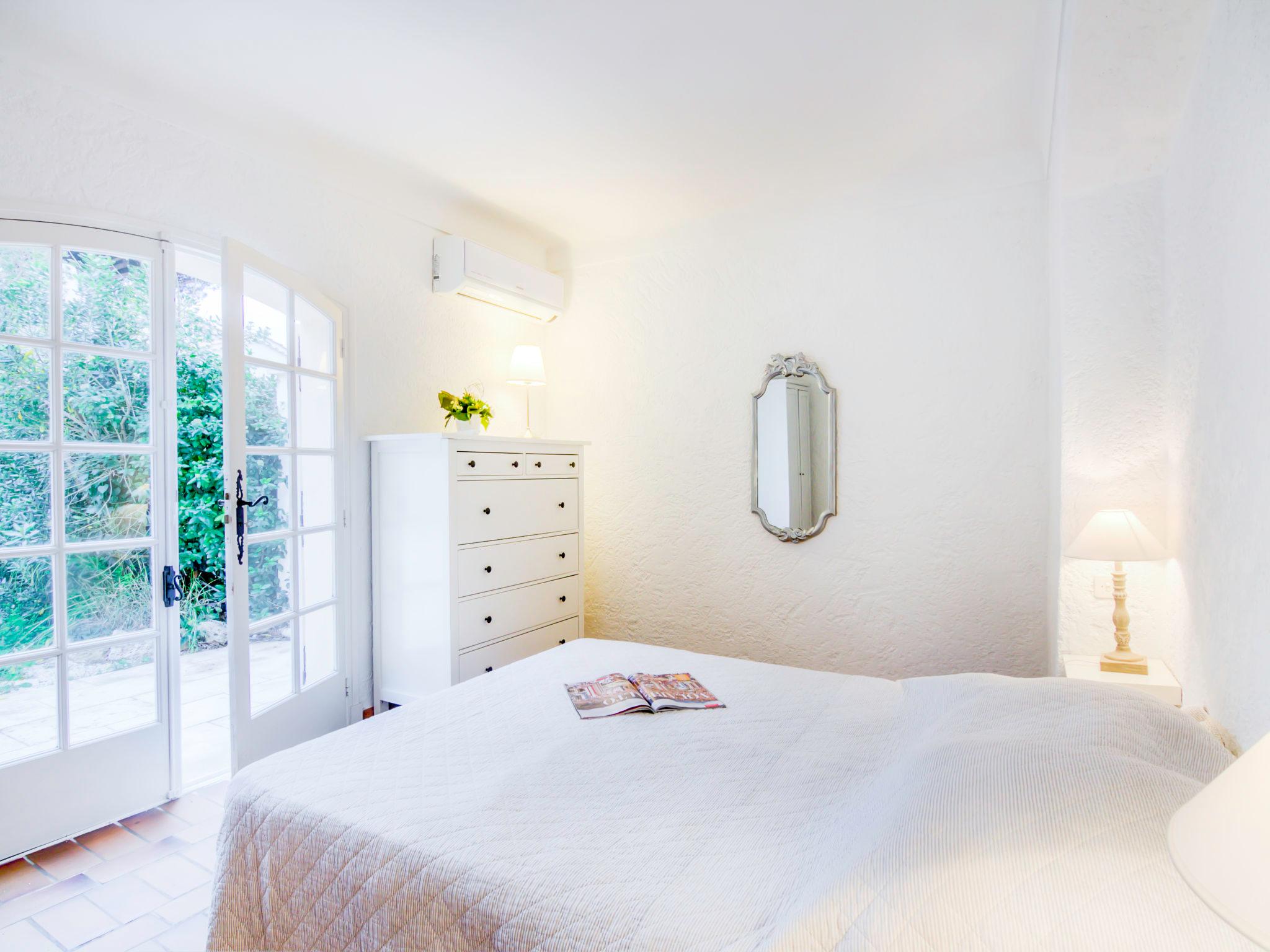 Foto 4 - Casa de 1 habitación en Saint-Tropez con jardín y vistas al mar