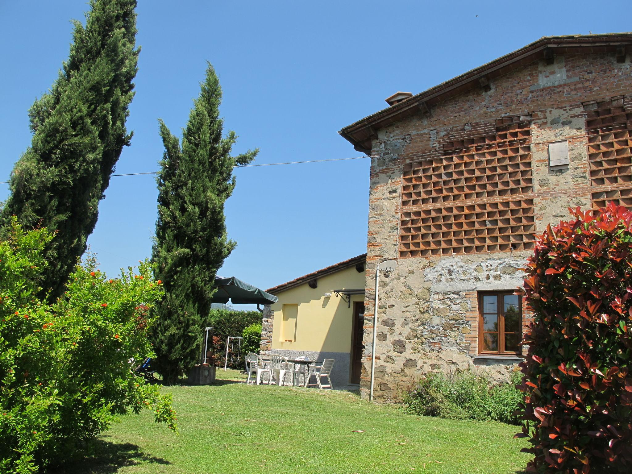 Foto 3 - Casa de 3 habitaciones en Luca con piscina y jardín