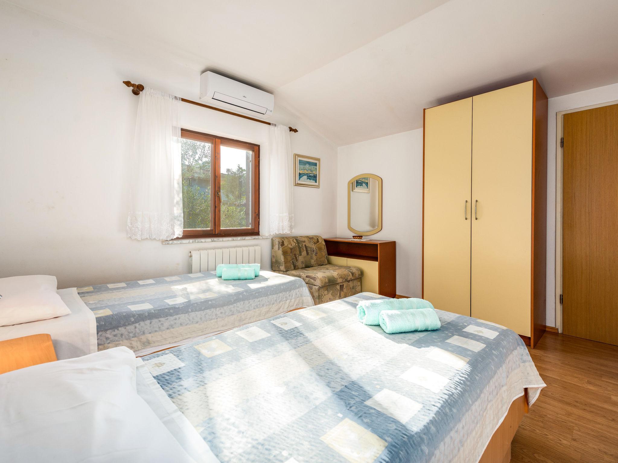 Foto 17 - Casa con 2 camere da letto a Tinjan con piscina privata e terrazza
