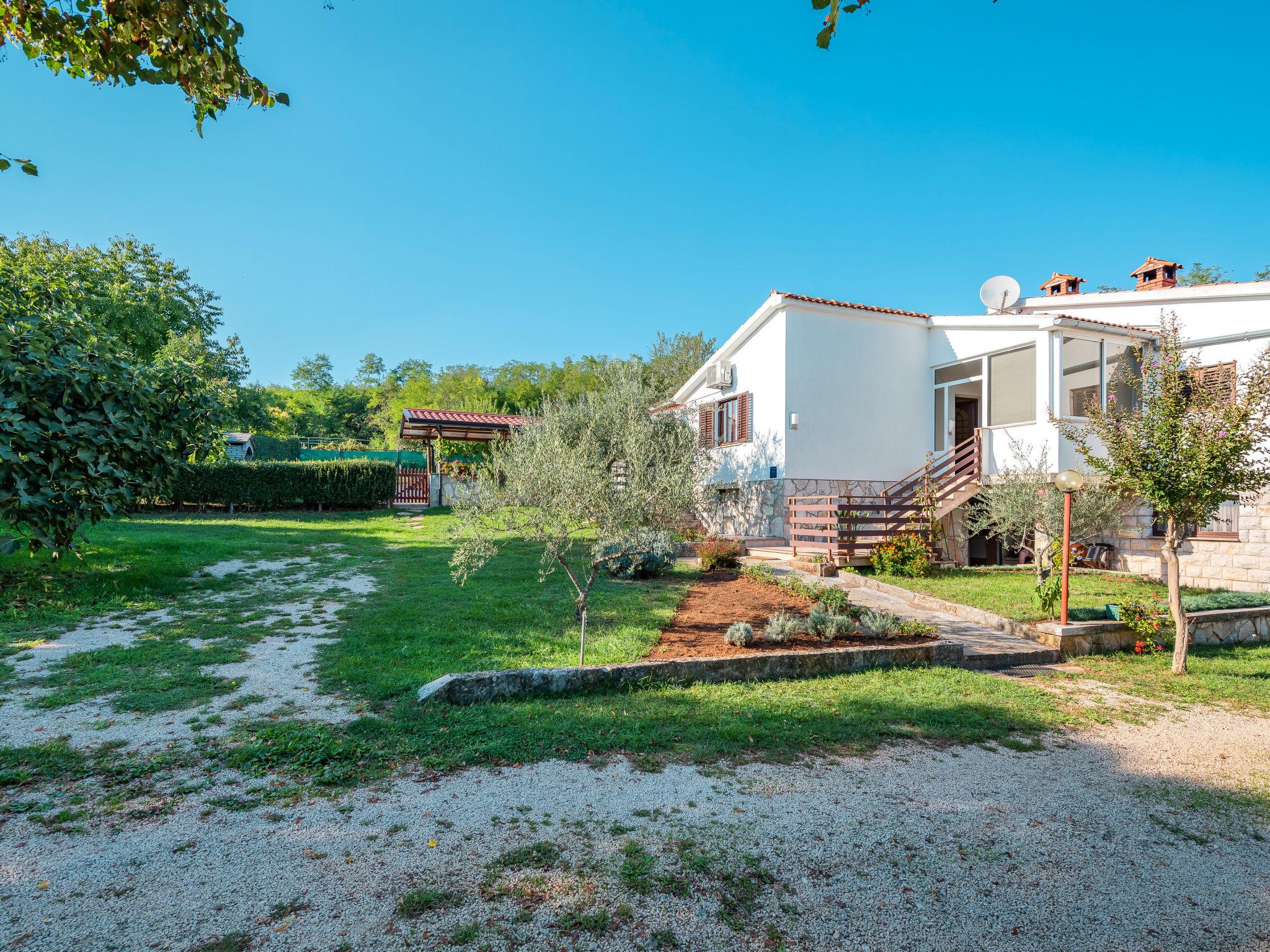 Foto 8 - Casa con 2 camere da letto a Tinjan con piscina privata e giardino