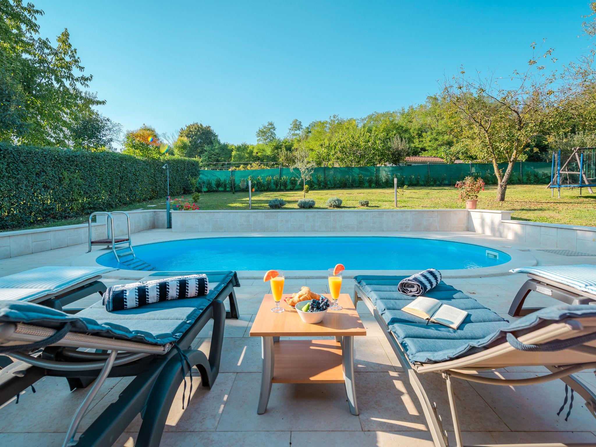 Photo 2 - Maison de 2 chambres à Tinjan avec piscine privée et jardin