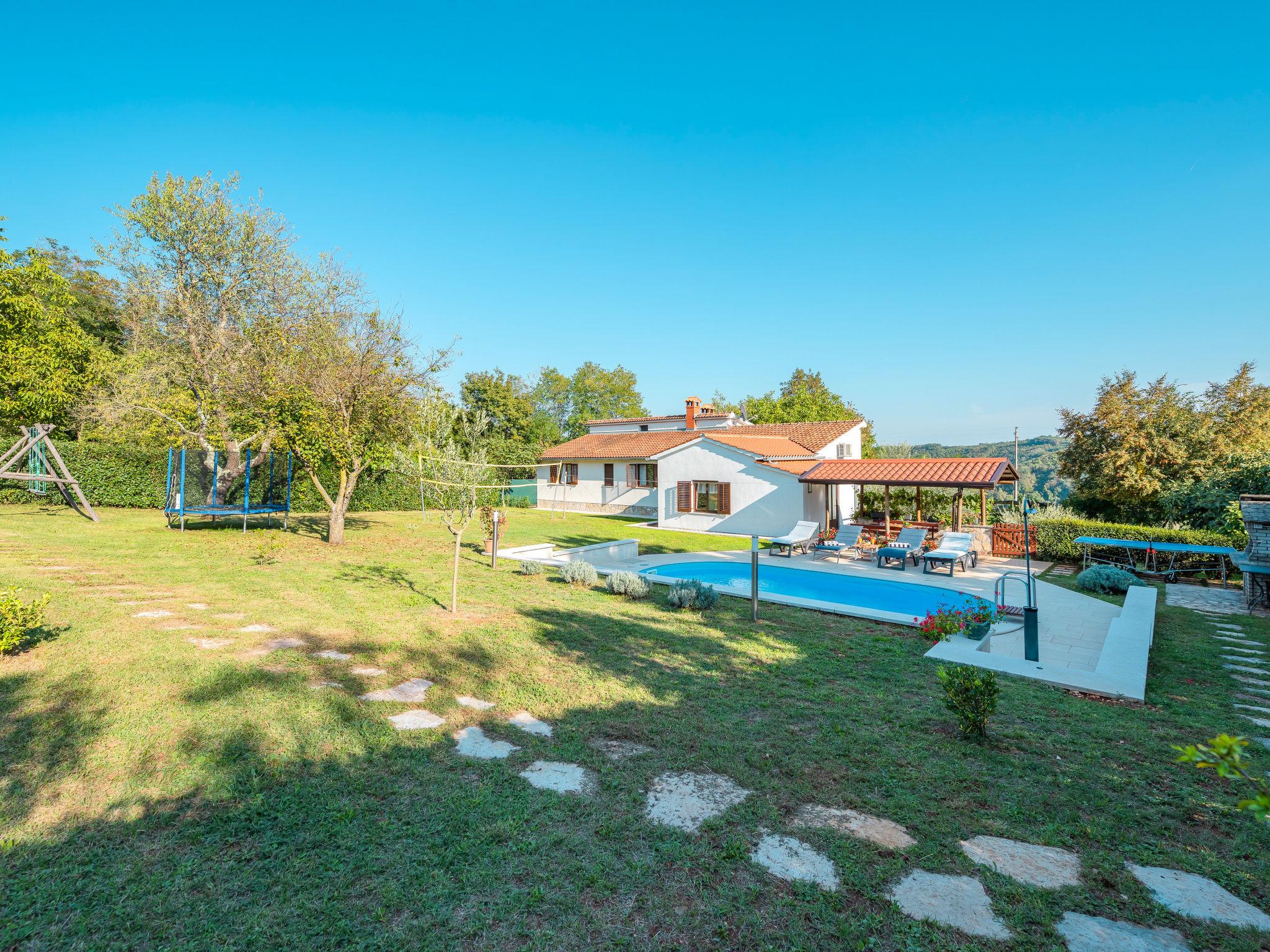 Foto 10 - Casa de 2 quartos em Tinjan com piscina privada e jardim