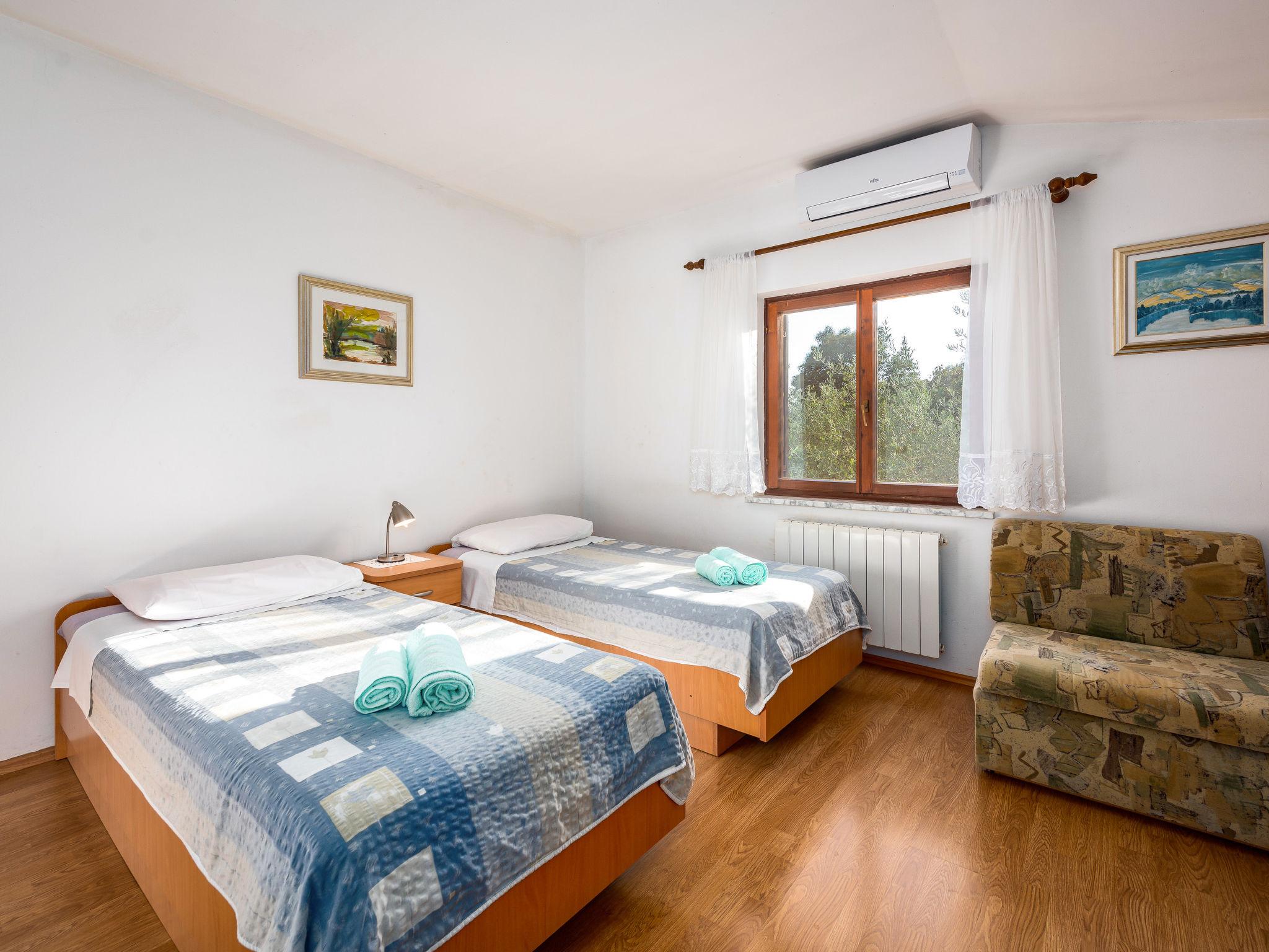 Foto 16 - Casa con 2 camere da letto a Tinjan con piscina privata e terrazza