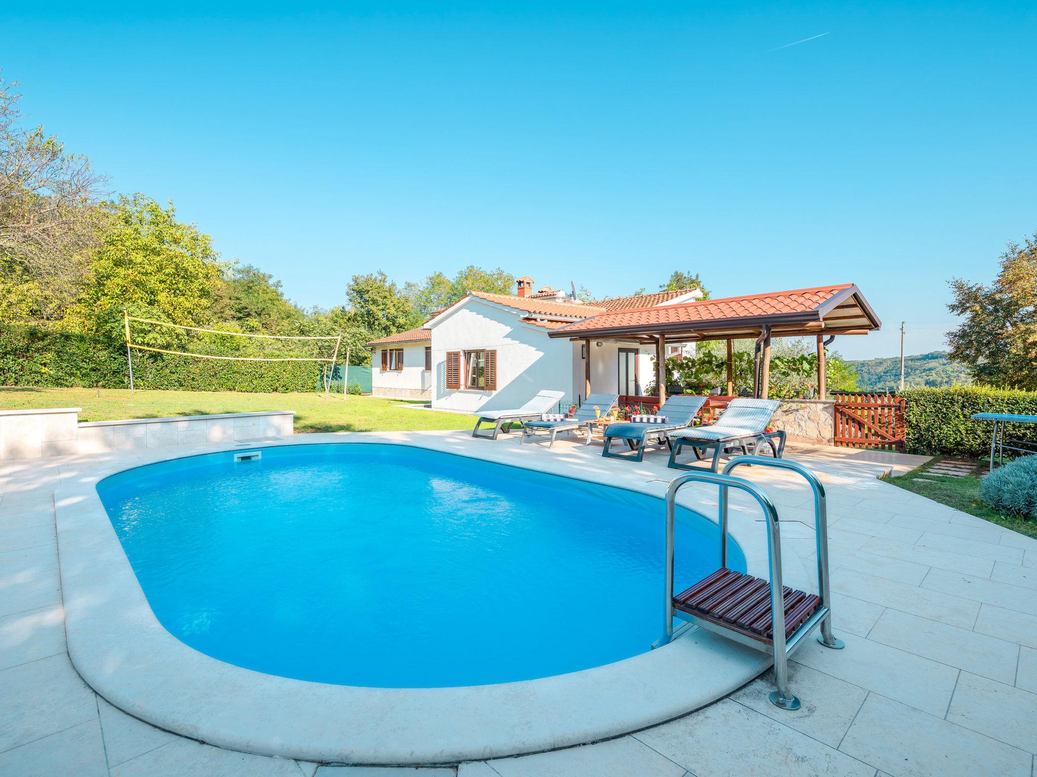 Foto 1 - Casa de 2 quartos em Tinjan com piscina privada e terraço