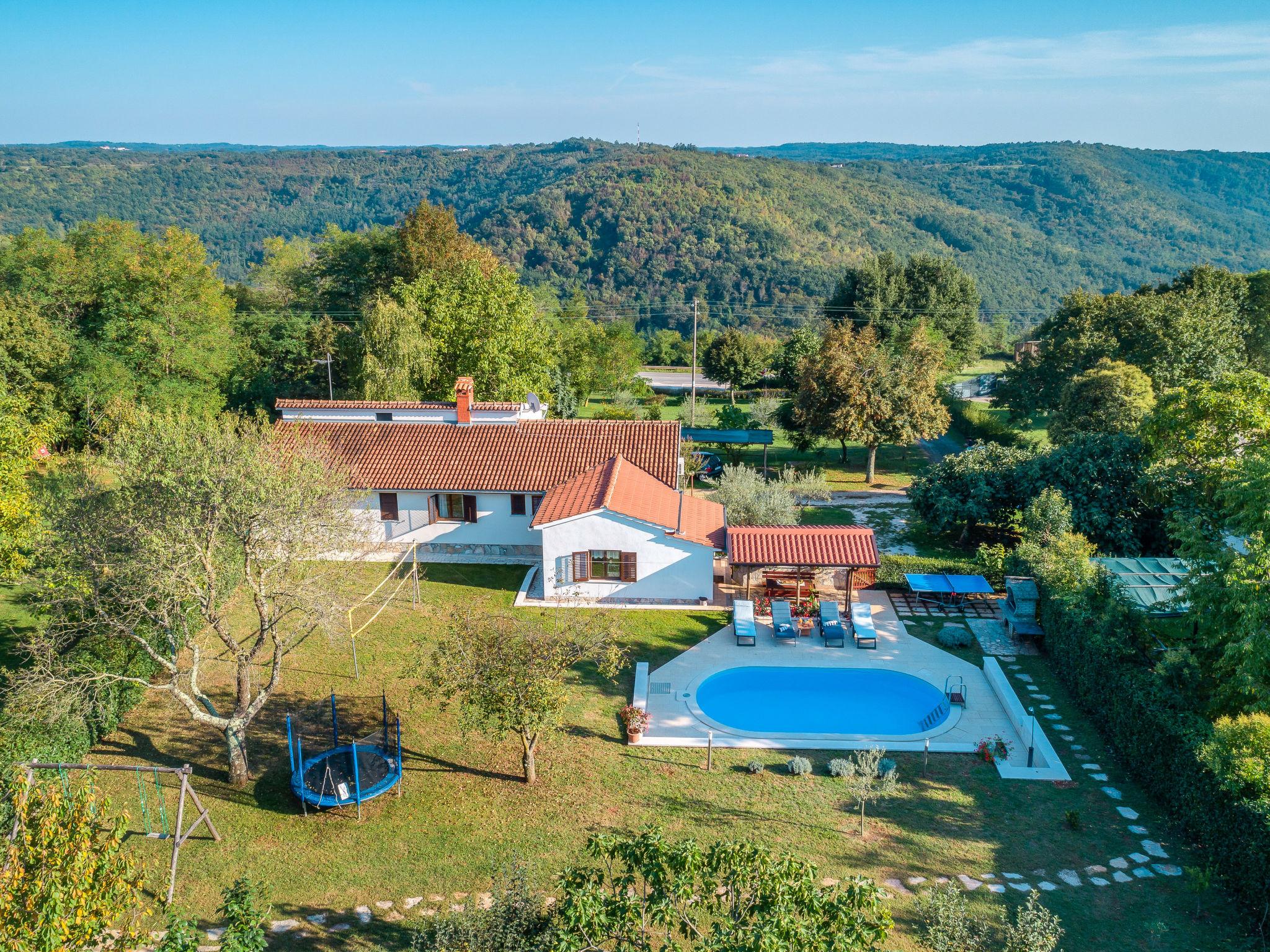 Photo 11 - Maison de 2 chambres à Tinjan avec piscine privée et jardin