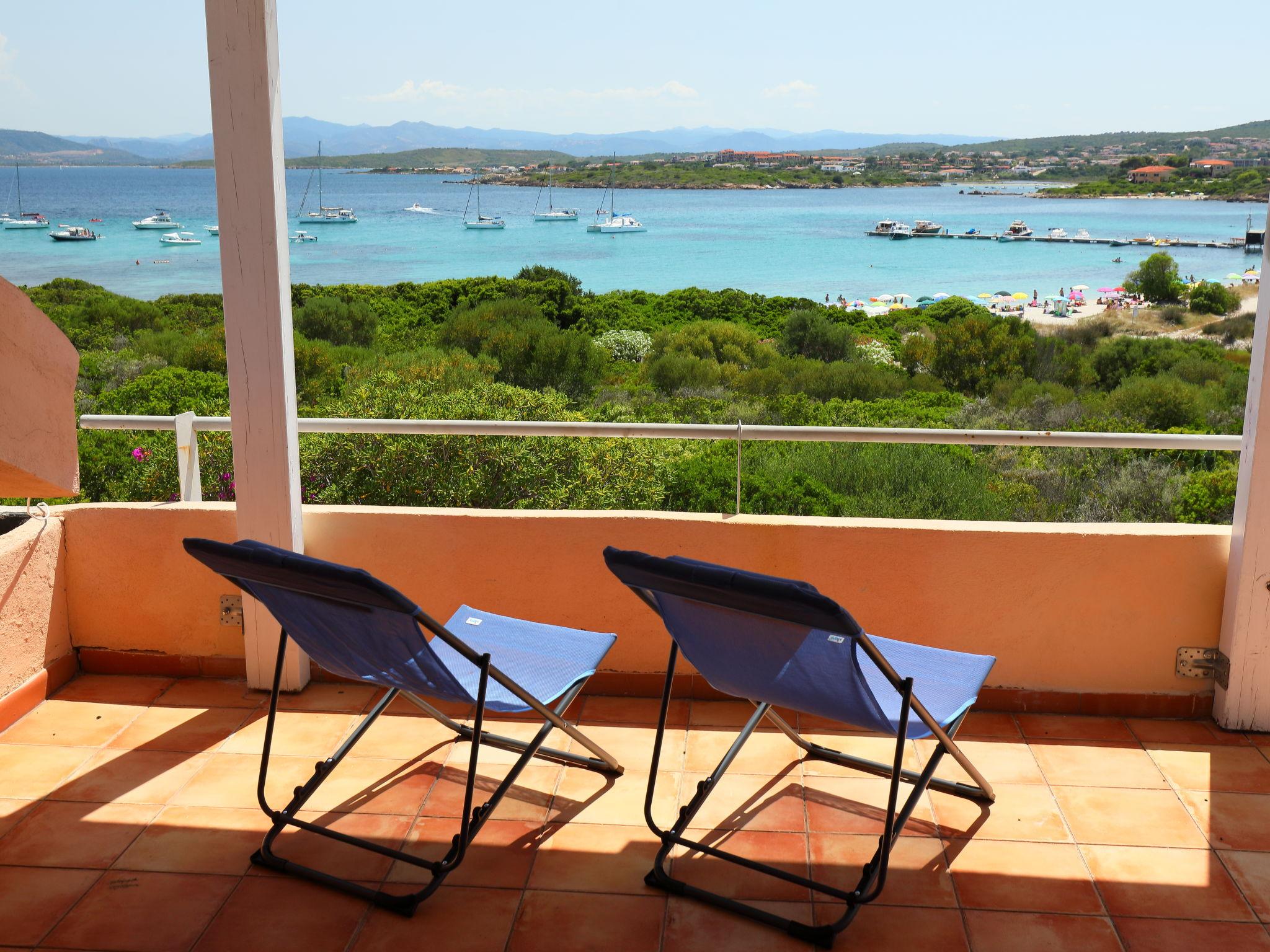 Photo 2 - Appartement de 2 chambres à Golfo Aranci avec jardin et vues à la mer