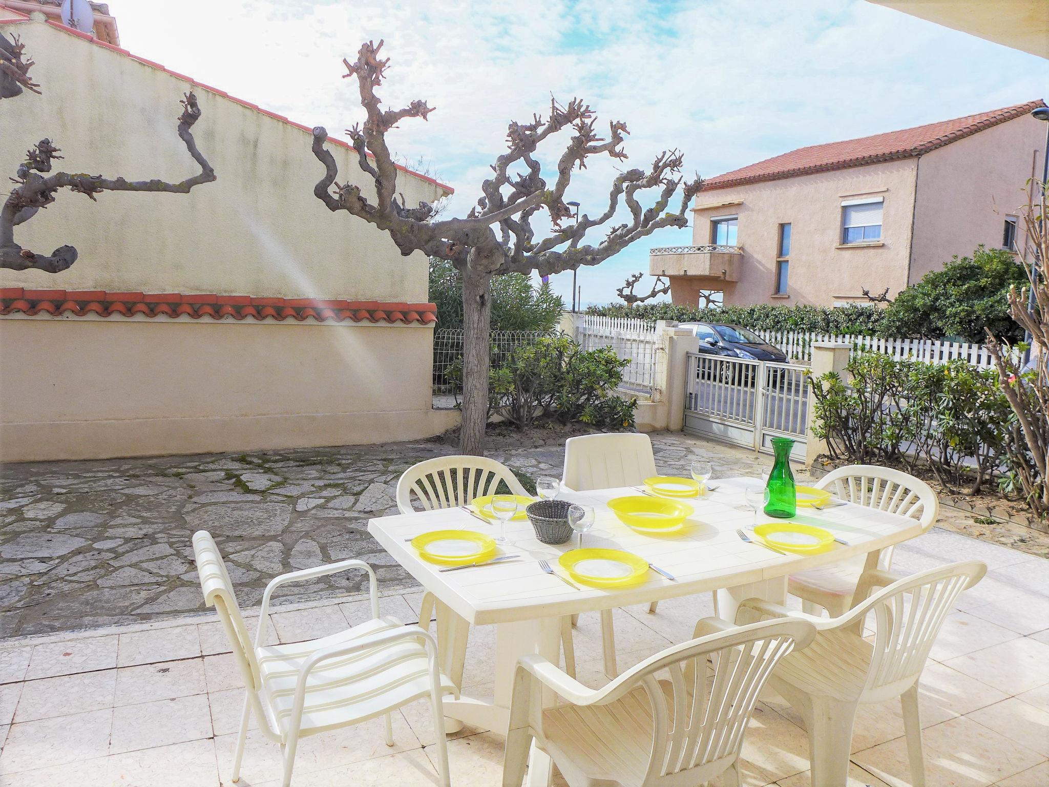 Photo 19 - 3 bedroom Apartment in Narbonne with garden and sea view