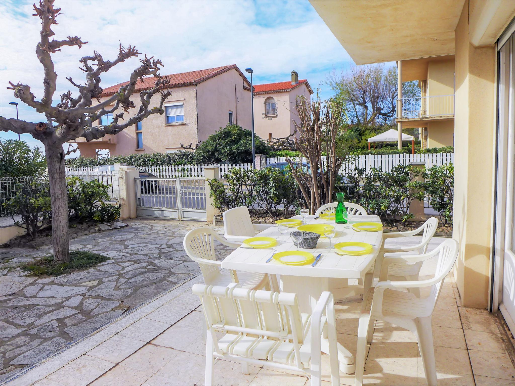 Foto 1 - Apartamento de 3 quartos em Narbonne com jardim e vistas do mar