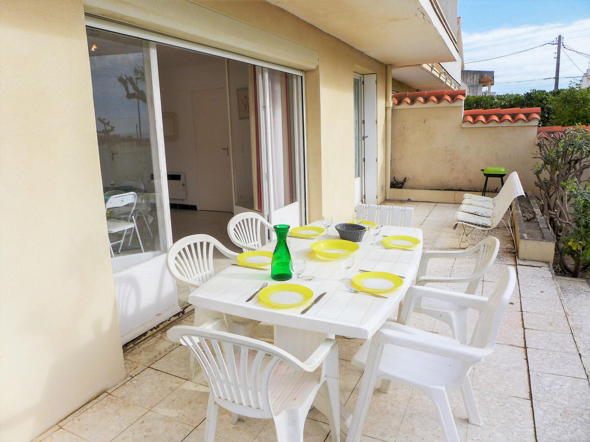 Photo 18 - 3 bedroom Apartment in Narbonne with garden and sea view