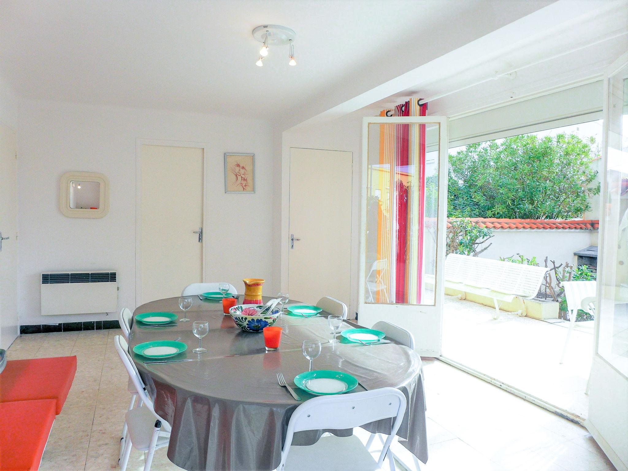 Photo 8 - 3 bedroom Apartment in Narbonne with garden and sea view