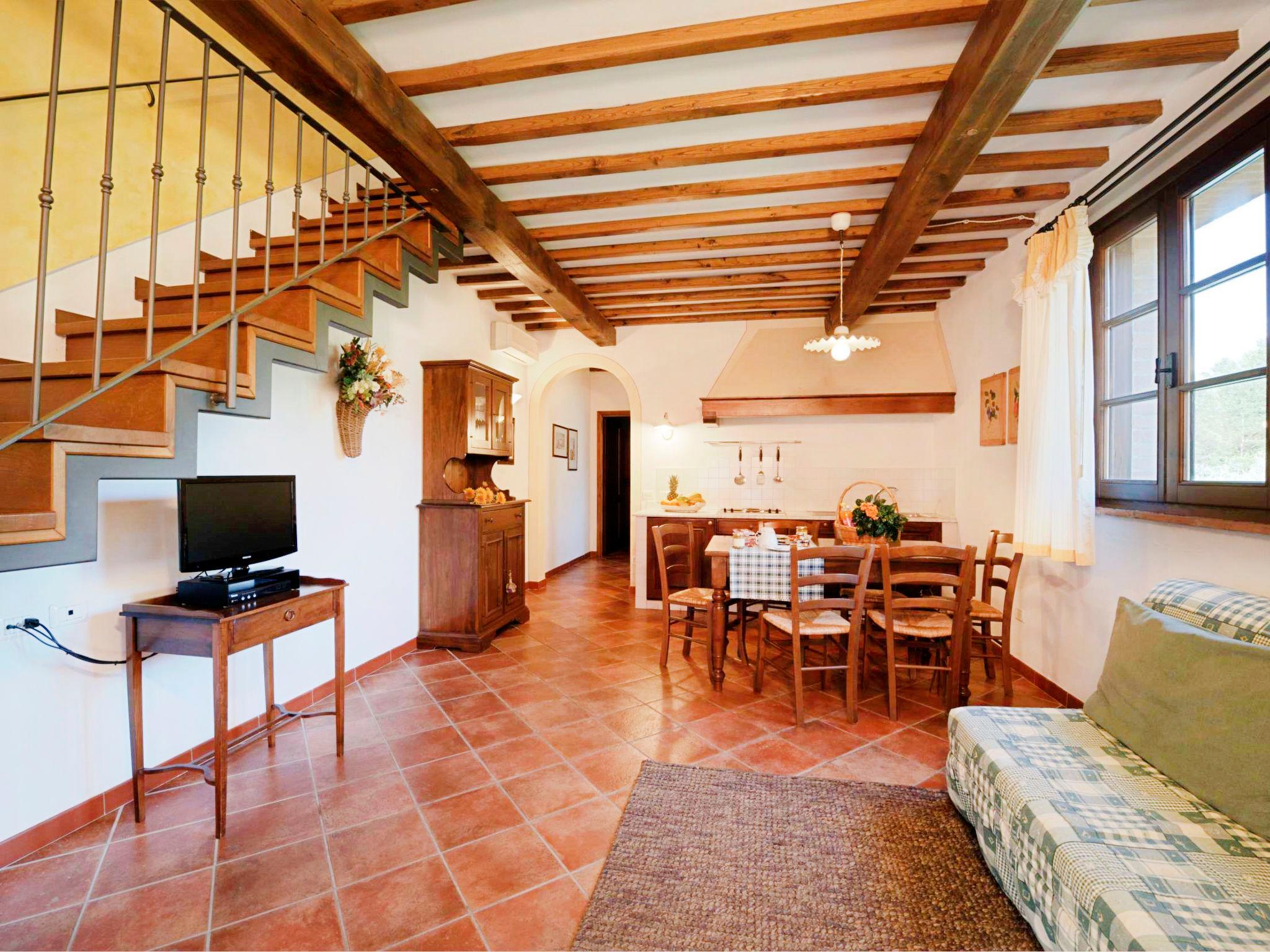 Photo 4 - 2 bedroom Apartment in San Gimignano with swimming pool and garden