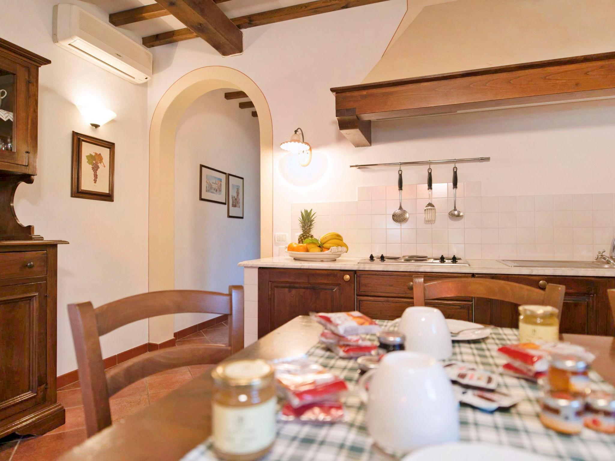 Photo 5 - 2 bedroom Apartment in San Gimignano with swimming pool and terrace
