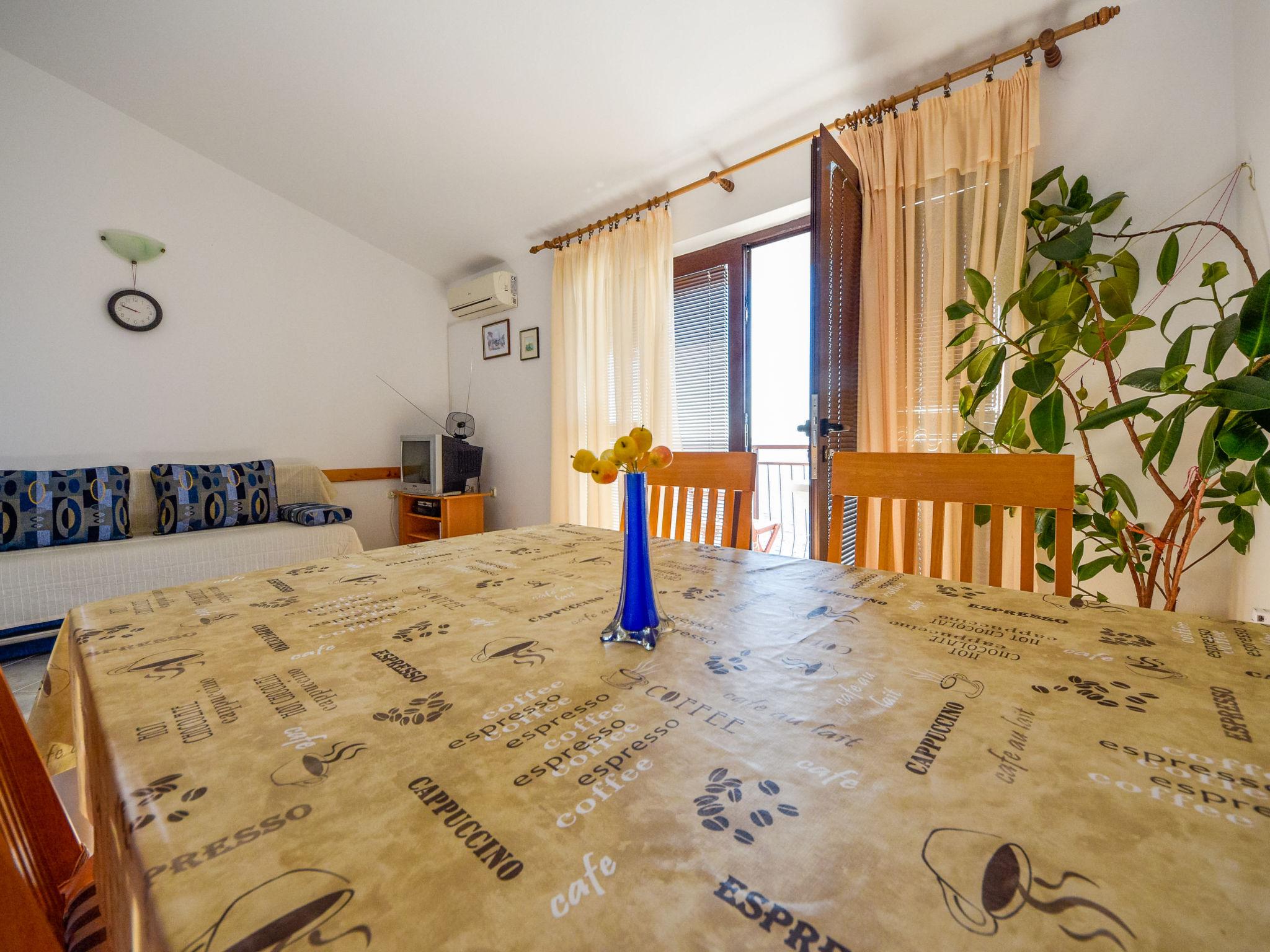 Photo 6 - Appartement de 1 chambre à Starigrad avec terrasse et vues à la mer