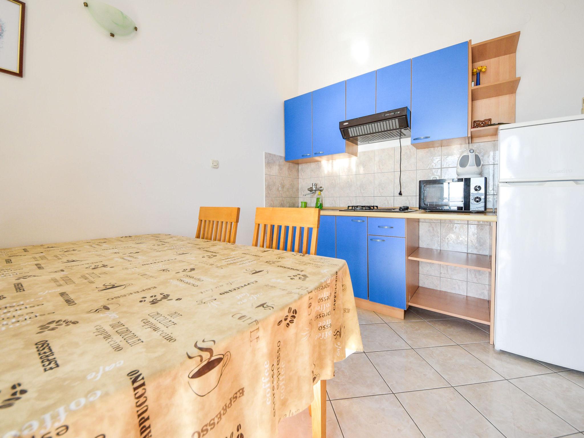 Foto 4 - Appartamento con 1 camera da letto a Starigrad con terrazza e vista mare