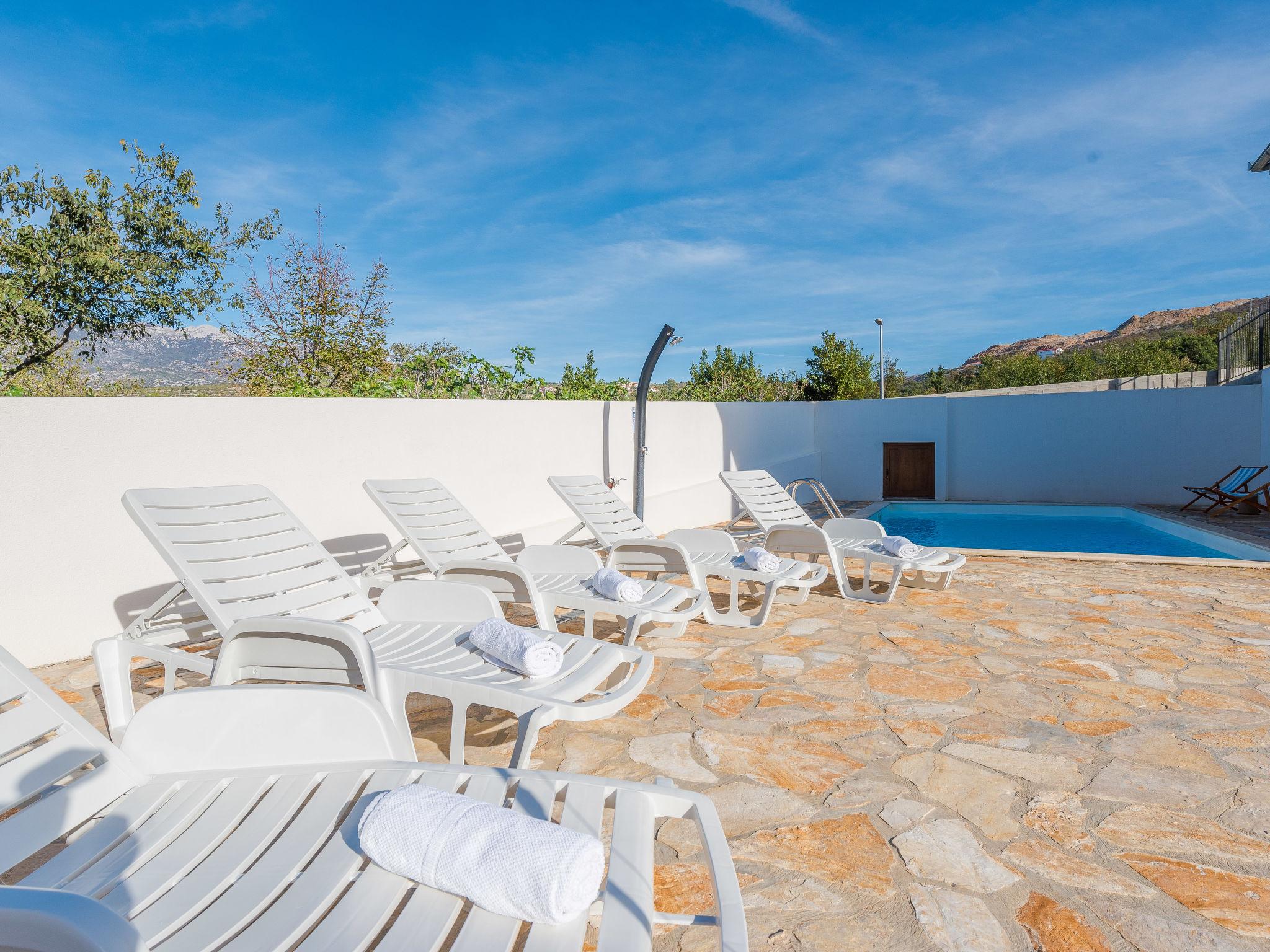 Foto 34 - Casa de 4 quartos em Jasenice com piscina privada e vistas do mar