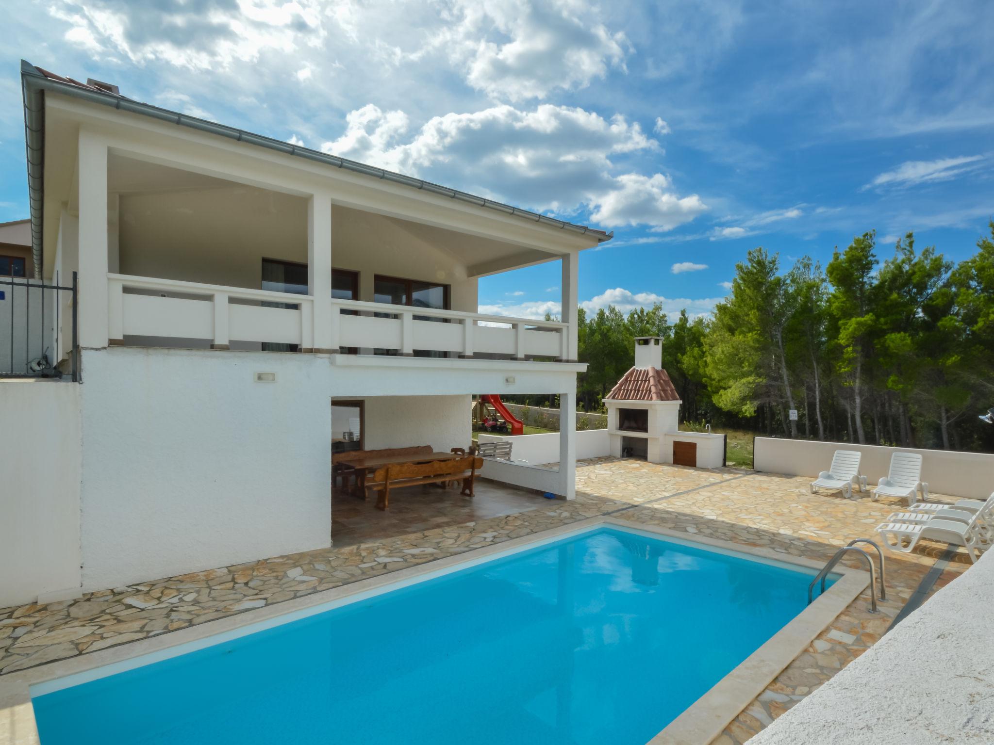 Photo 35 - Maison de 4 chambres à Jasenice avec piscine privée et vues à la mer