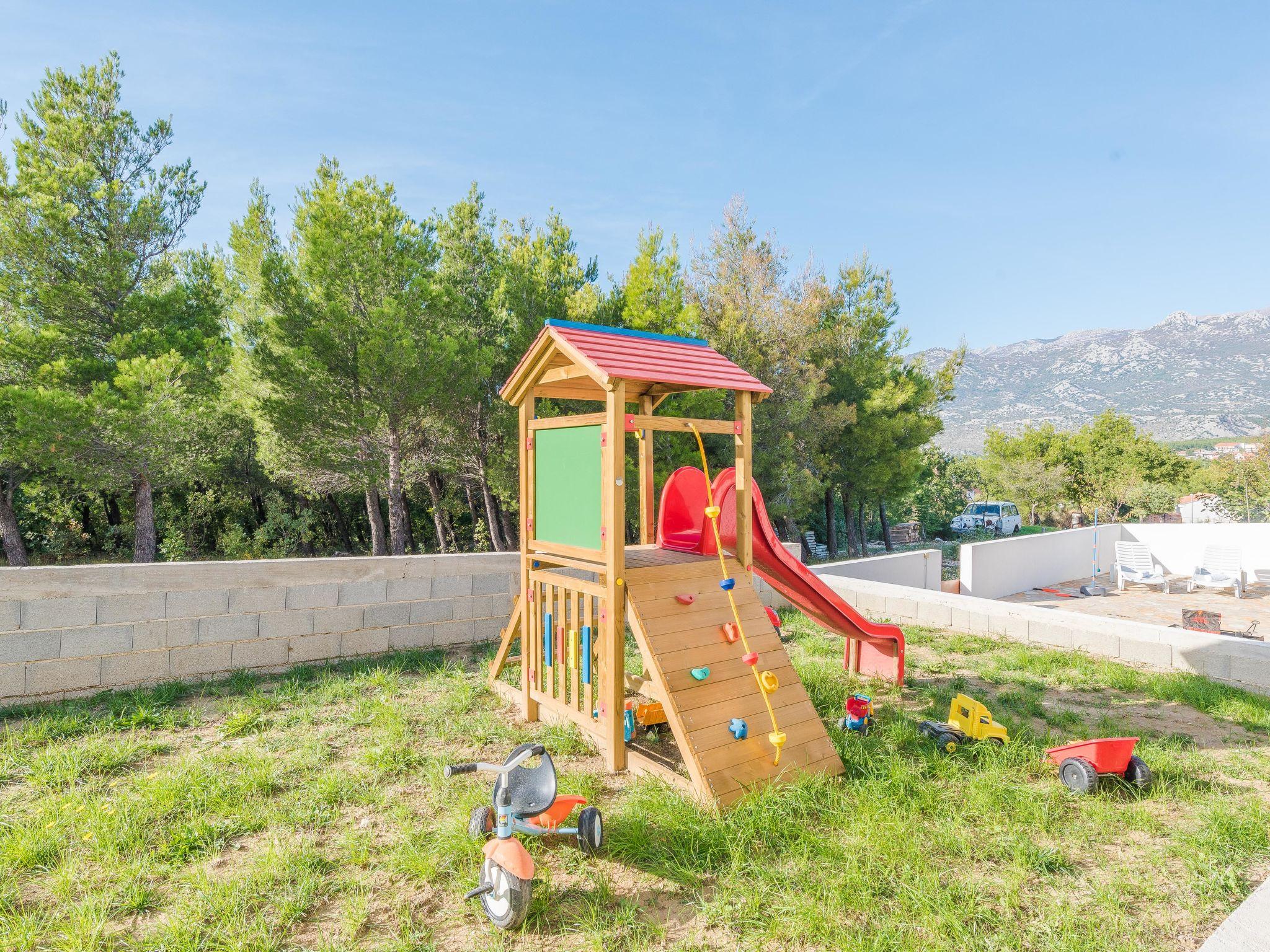 Foto 41 - Casa con 4 camere da letto a Jasenice con piscina privata e vista mare