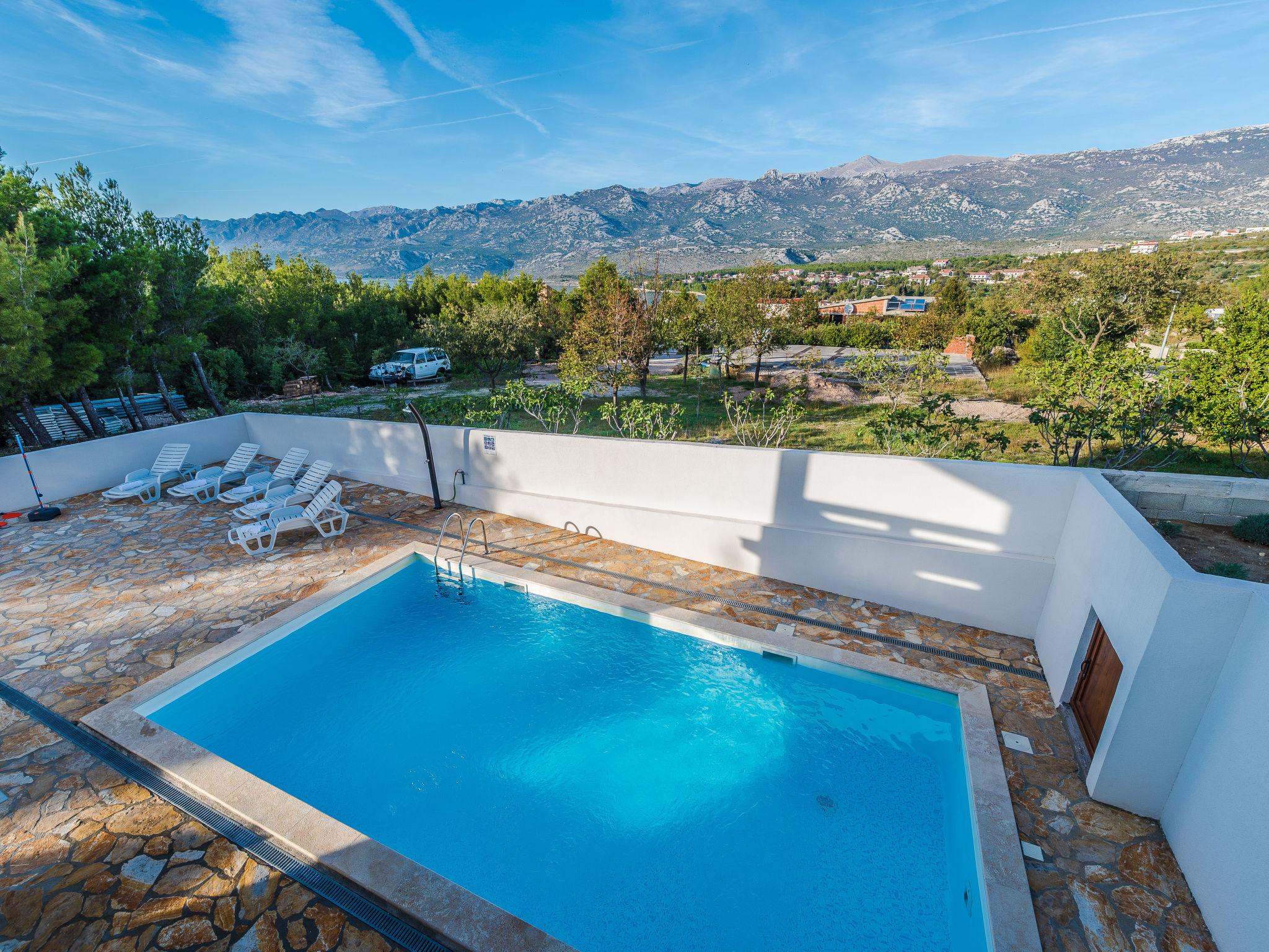 Foto 38 - Casa de 4 quartos em Jasenice com piscina privada e jardim