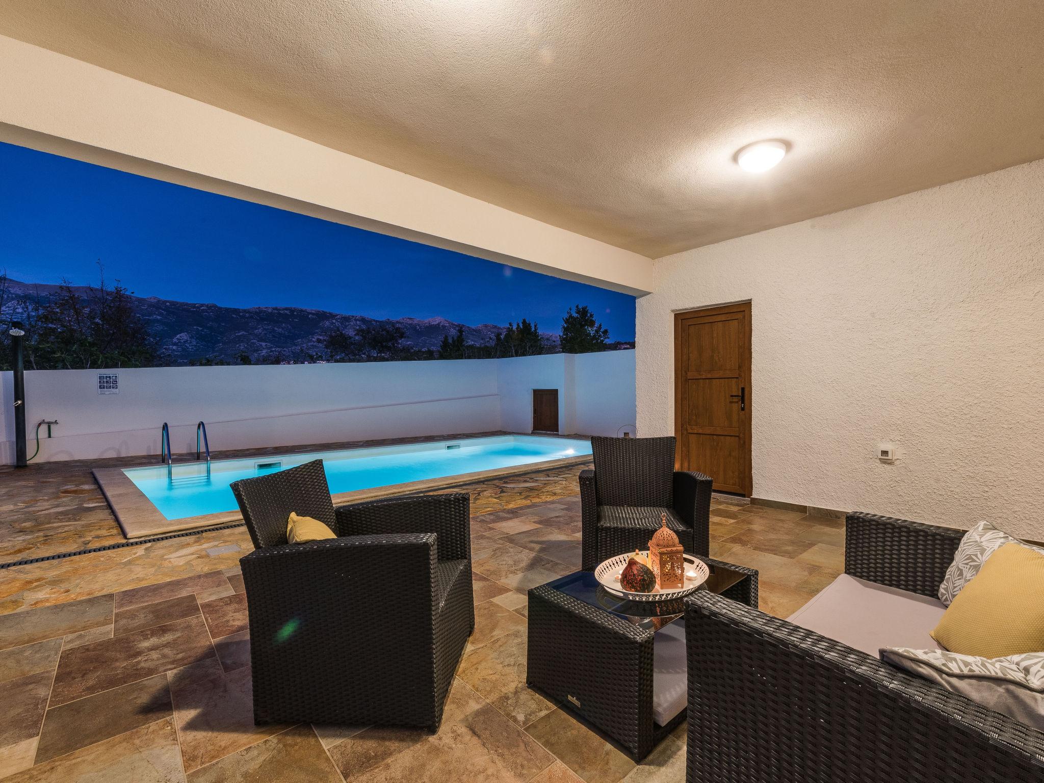 Foto 43 - Casa de 4 quartos em Jasenice com piscina privada e vistas do mar