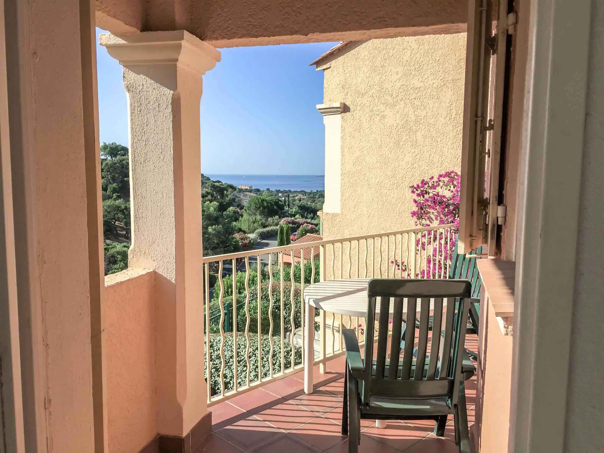 Photo 12 - Appartement de 1 chambre à Roquebrune-sur-Argens avec piscine et vues à la mer