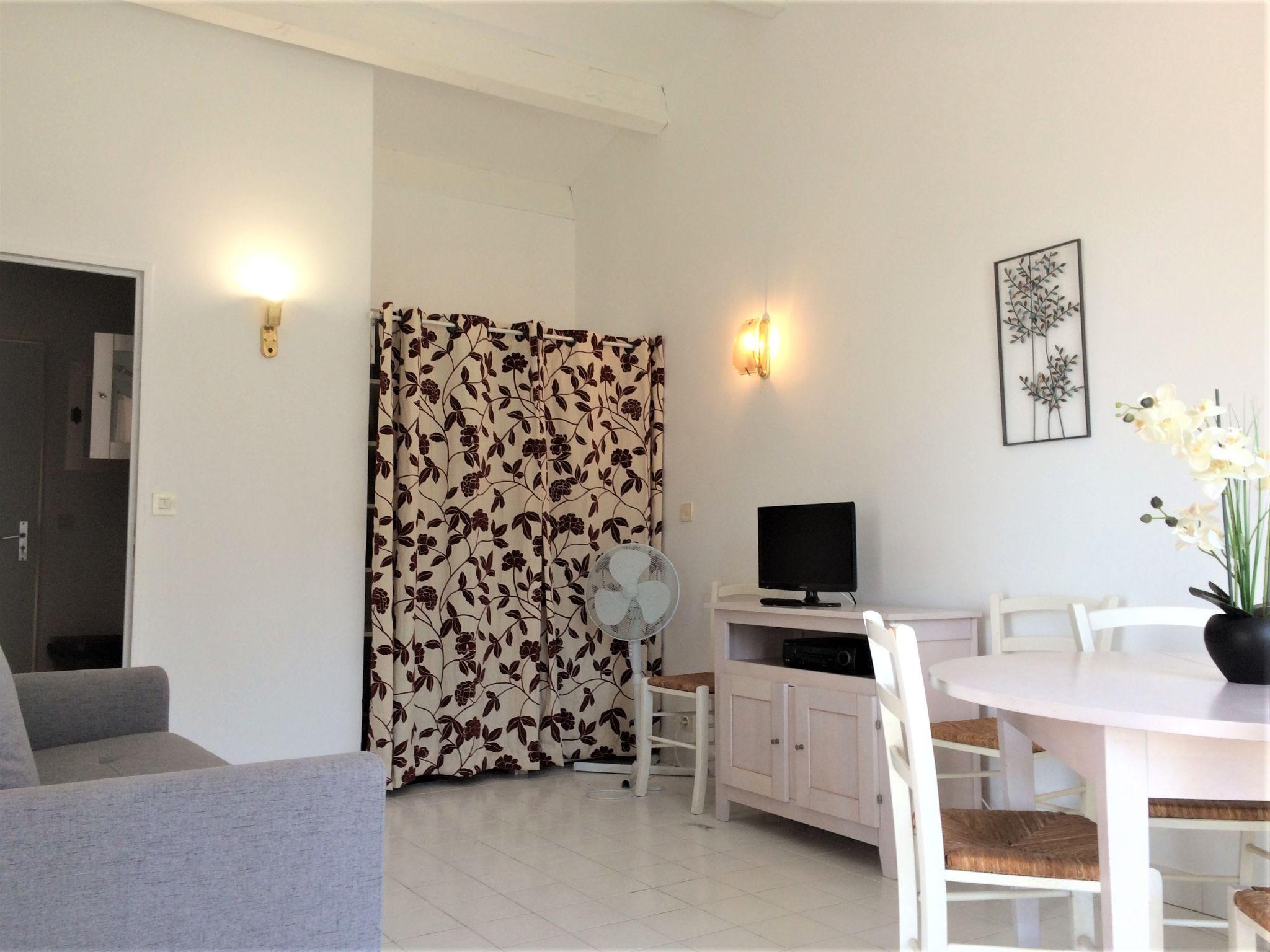 Foto 6 - Apartamento de 1 quarto em Roquebrune-sur-Argens com piscina