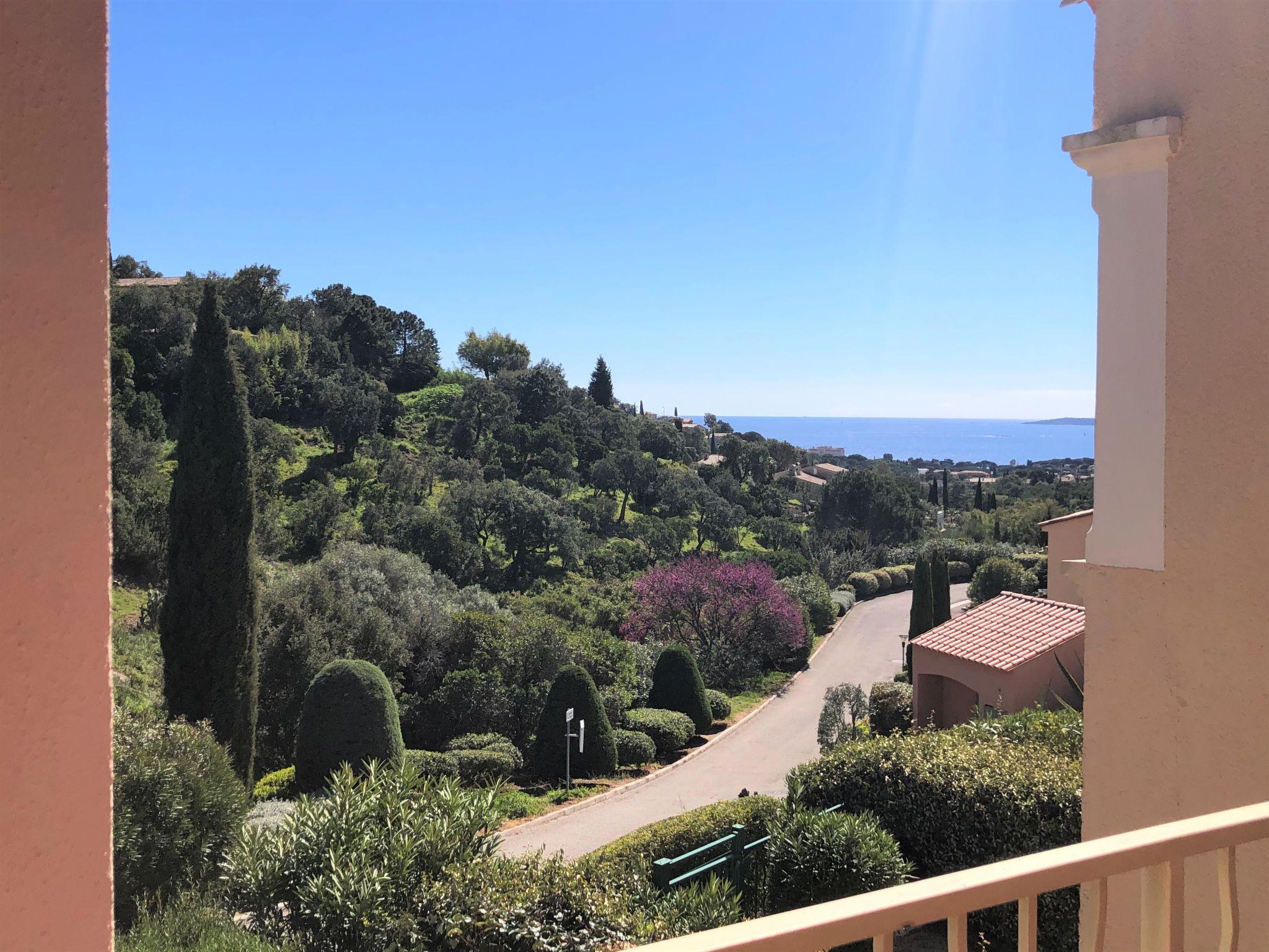 Photo 1 - Appartement de 1 chambre à Roquebrune-sur-Argens avec piscine et vues à la mer