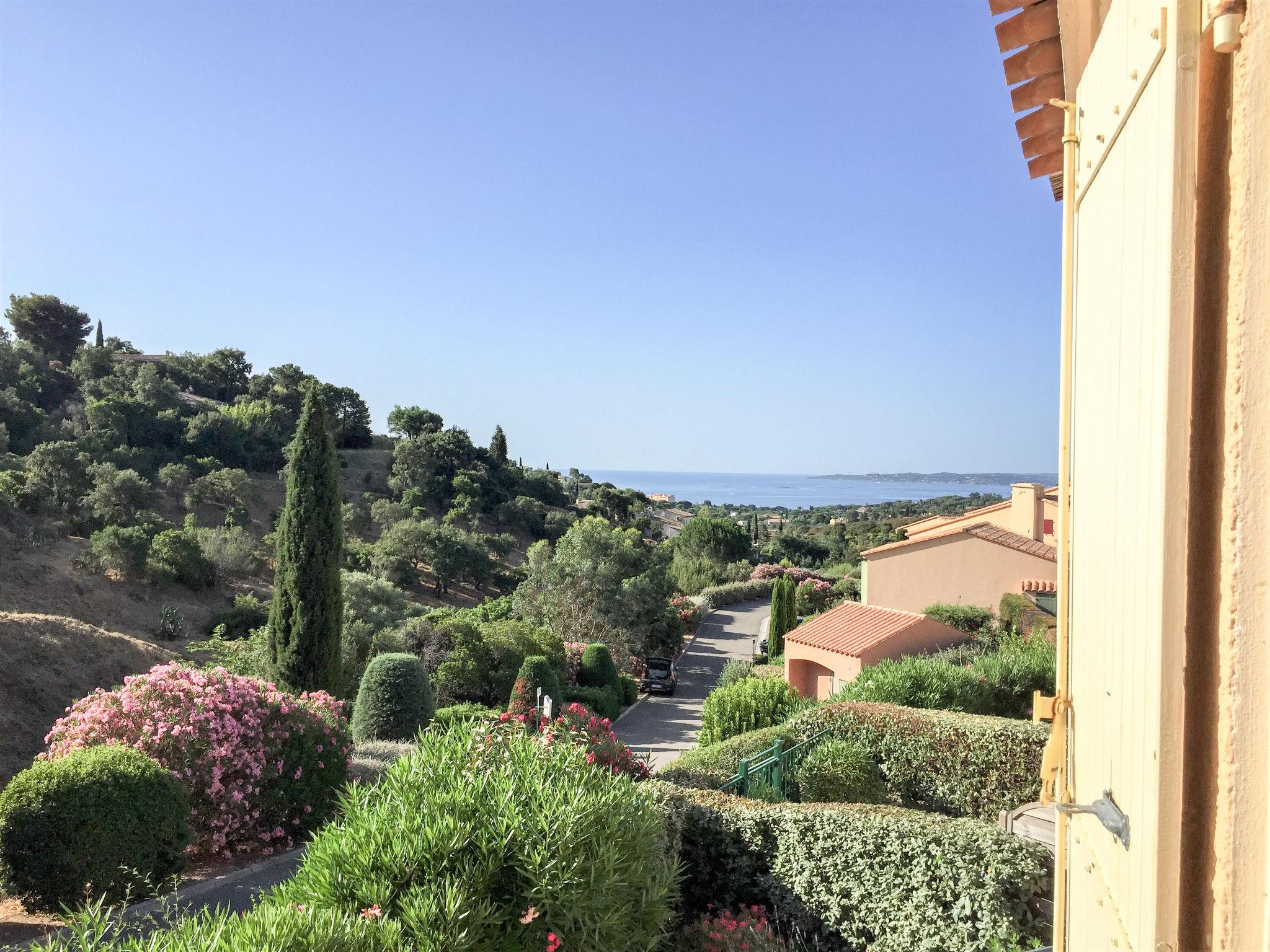 Foto 13 - Apartment mit 1 Schlafzimmer in Roquebrune-sur-Argens mit schwimmbad und blick aufs meer