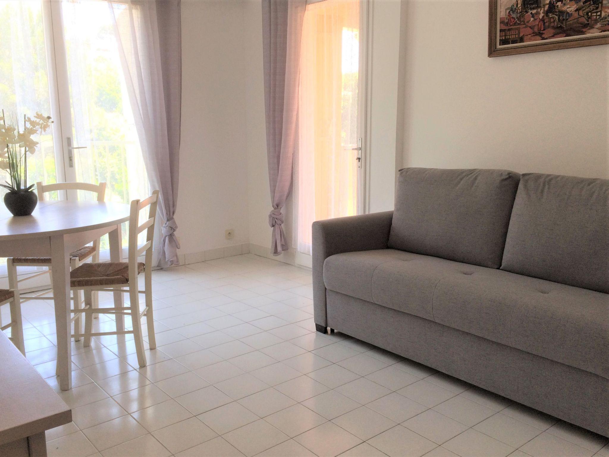 Foto 8 - Apartment mit 1 Schlafzimmer in Roquebrune-sur-Argens mit schwimmbad und blick aufs meer