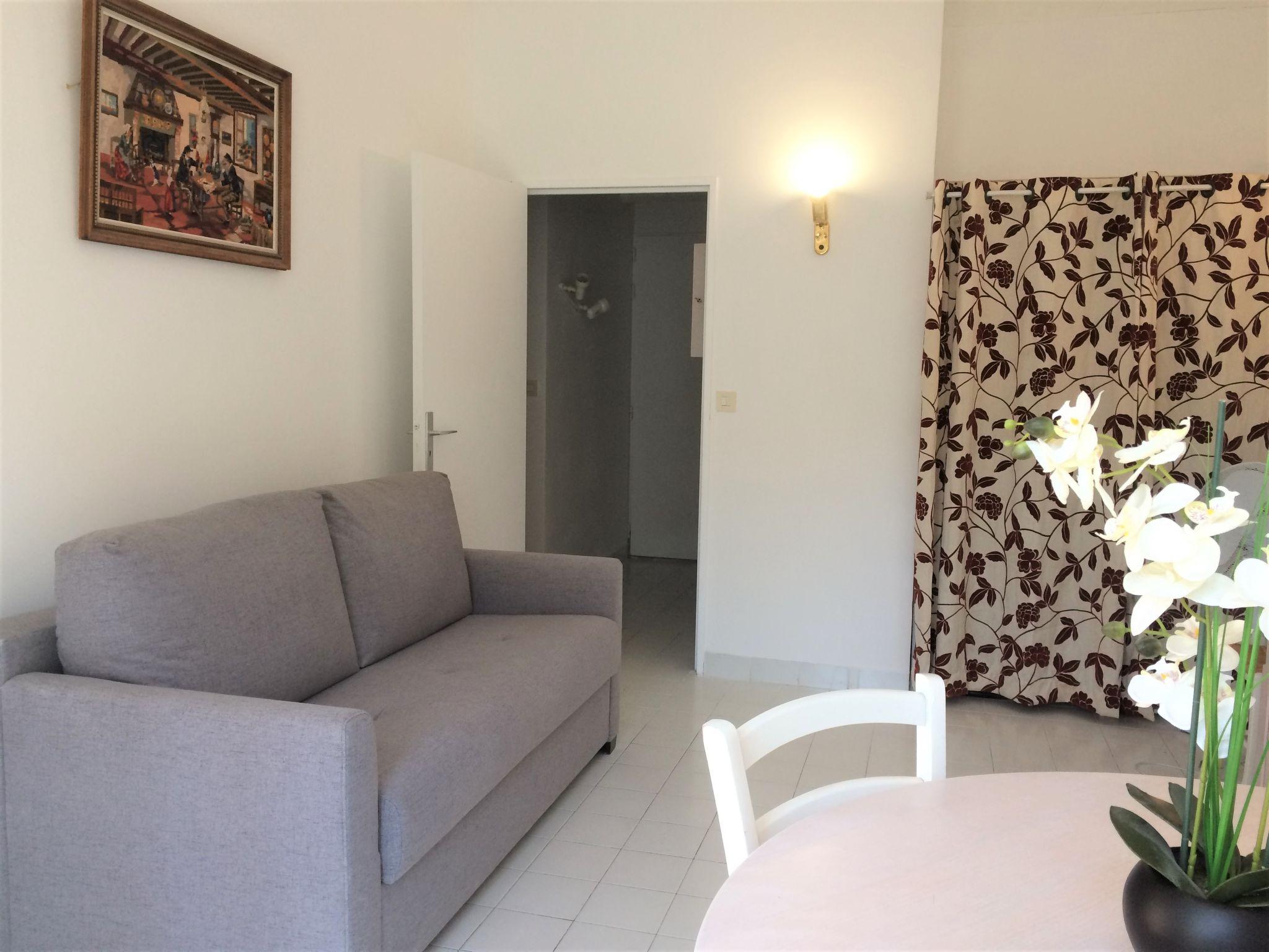 Foto 9 - Apartment mit 1 Schlafzimmer in Roquebrune-sur-Argens mit schwimmbad