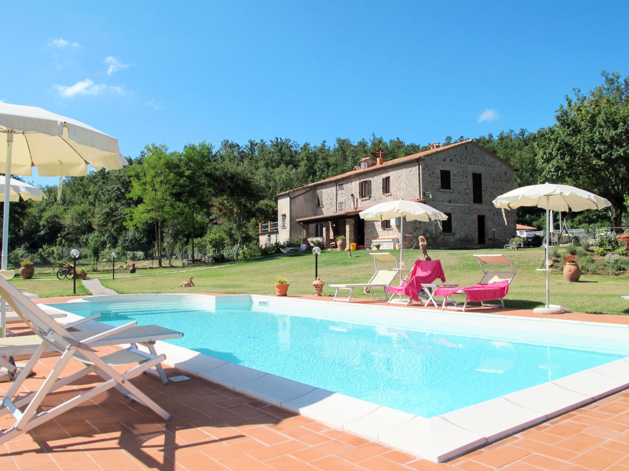 Foto 1 - Casa de 2 habitaciones en Montieri con piscina y jardín