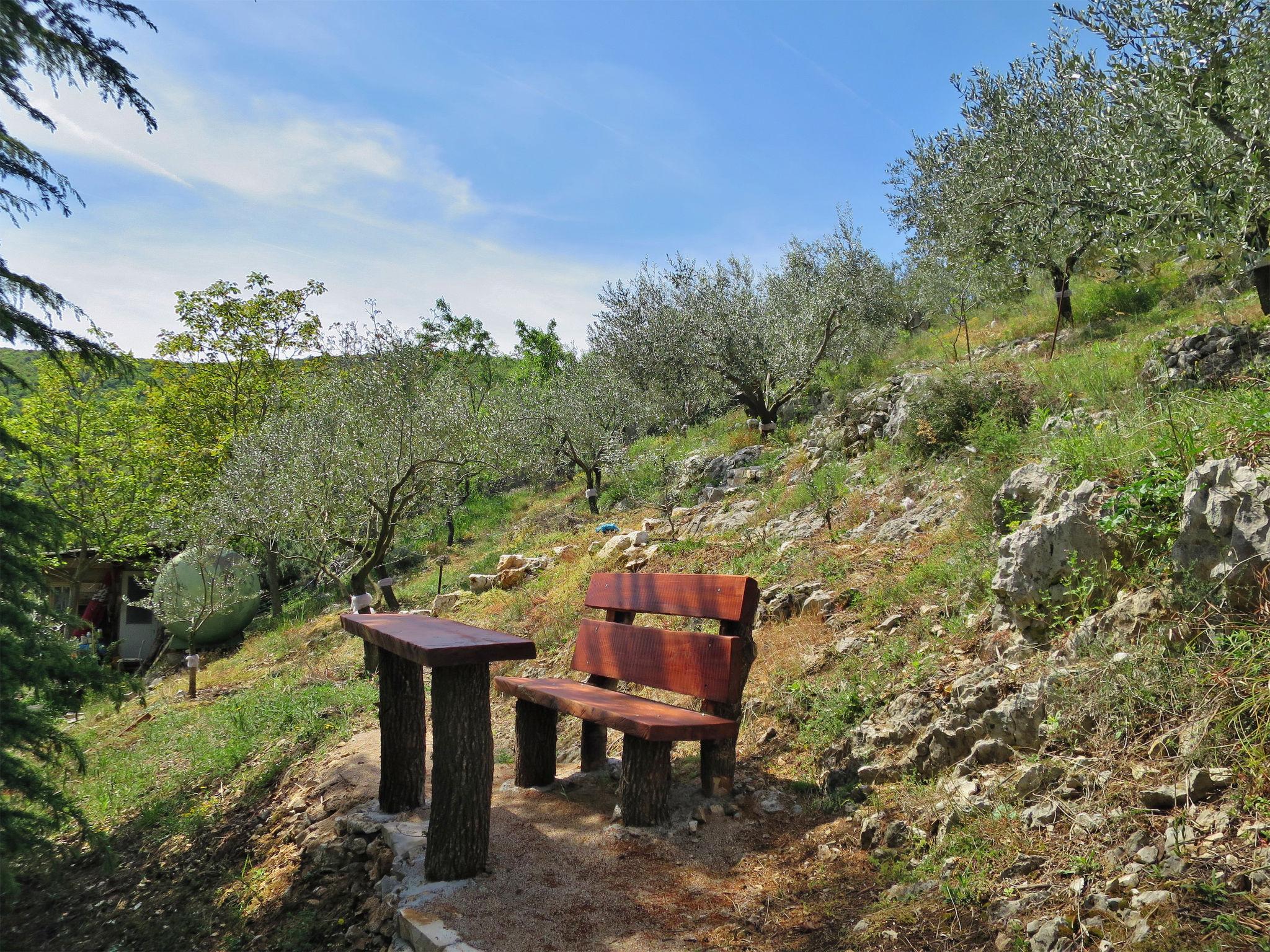 Photo 29 - Maison de 3 chambres à Raša avec jardin et terrasse