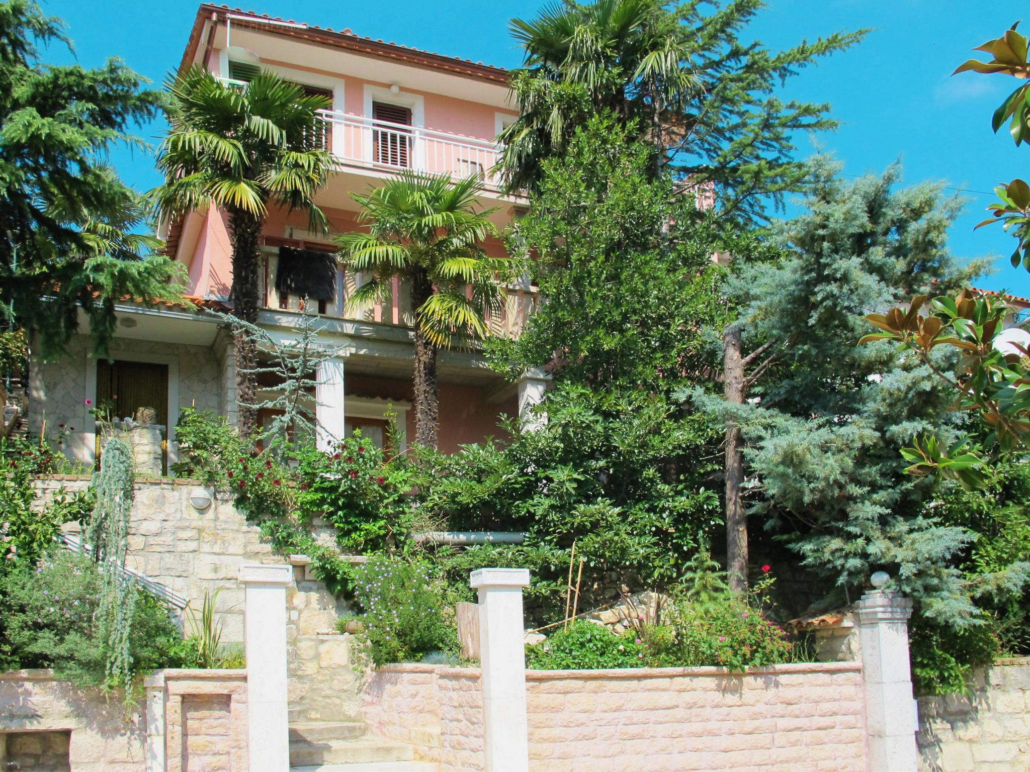 Photo 1 - Maison de 3 chambres à Raša avec terrasse et vues à la mer